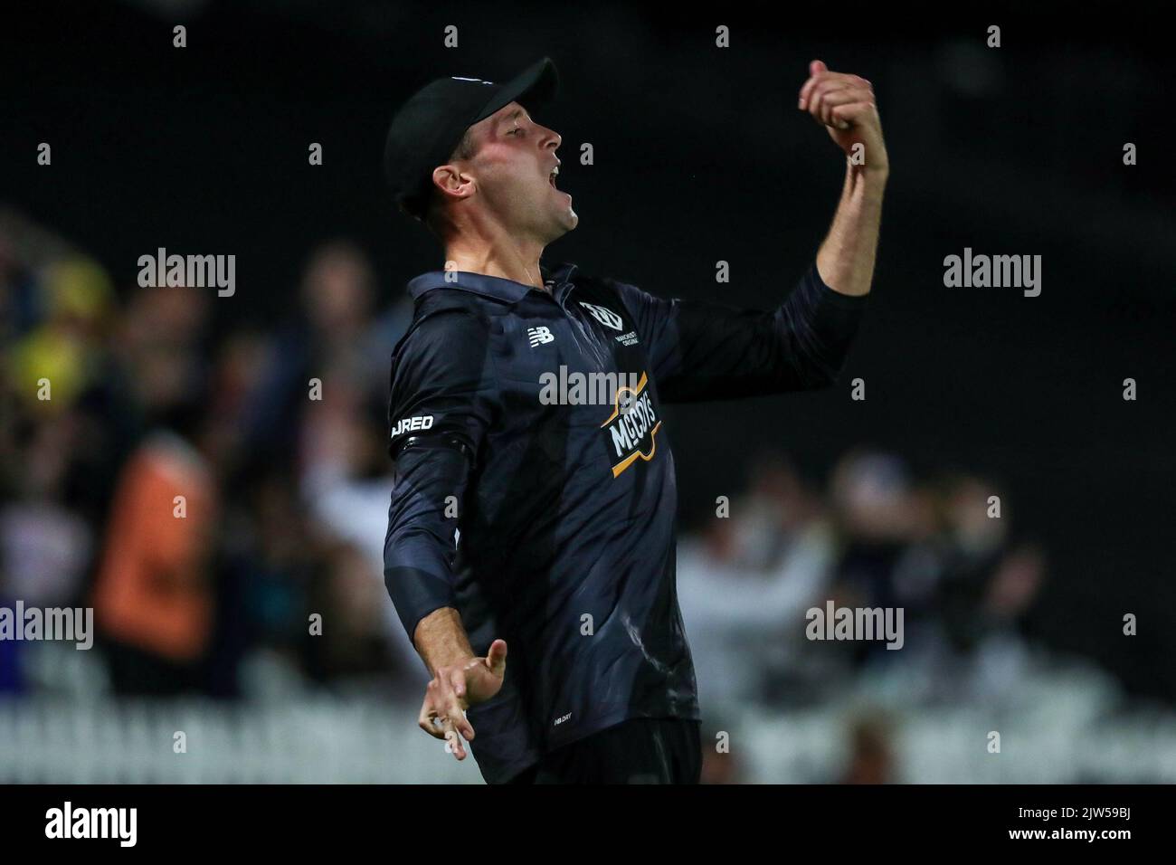 London, Großbritannien. 03. September 2022. Tom Hartley von Manchester Originals feiert den Fang von Matthew Carter von Trent Rockets während des Finales der Hundert Herren Trent Rockets gegen Manchester Originals in Trent Bridge, Nottingham, Großbritannien, 3.. September 2022 (Foto von Ben Whitley/News Images) in London, Großbritannien am 9/3/2022. (Foto von Ben Whitley/News Images/Sipa USA) Quelle: SIPA USA/Alamy Live News Stockfoto