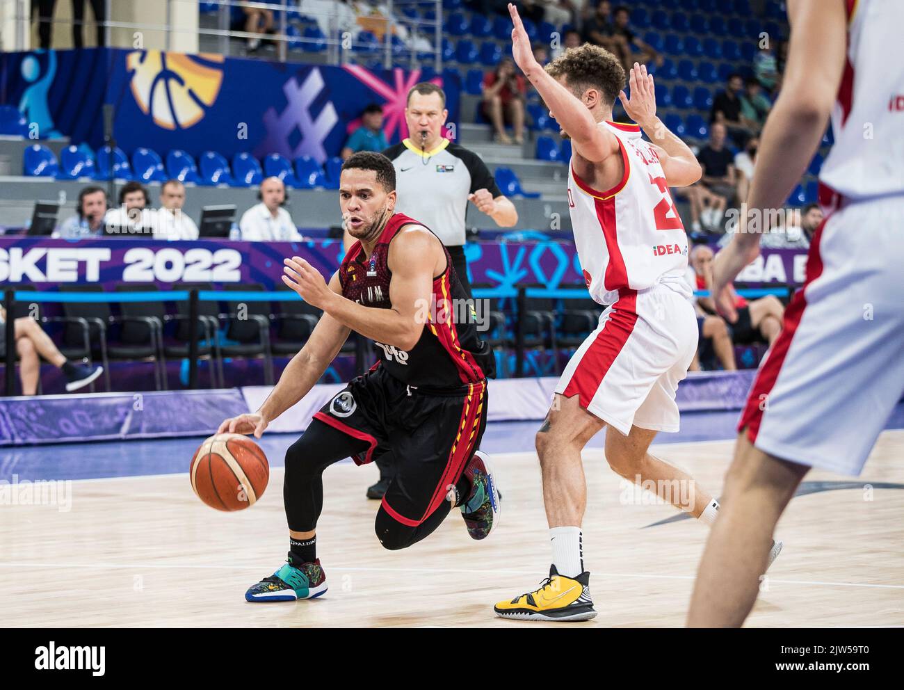 Emmanuel Lecomte von Belgien während des Spiels zwischen Montenegro und den belgischen Löwen, Spiel zwei von fünf in der Gruppe A bei der EuroBasket 2022, Samstag, 03. September 2022, in der Tbilisi Arena, in Tiflis, Georgien. Die Basketball-Europameisterschaft findet vom 1. Bis 18. September statt. BELGA FOTO NIKOLA KRSTIC Stockfoto