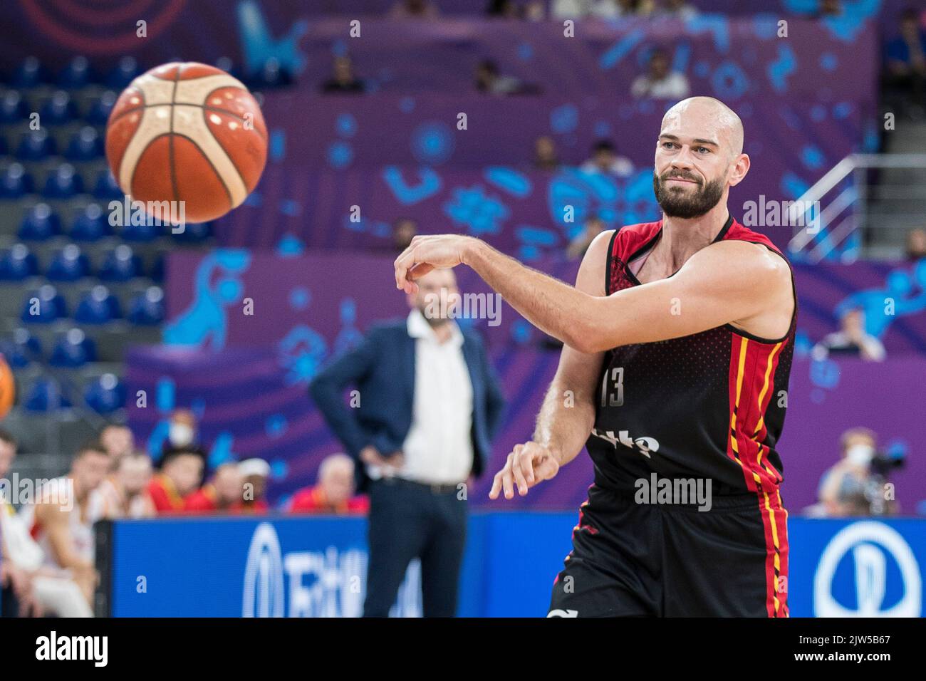 Pierre-Antoine Gillet aus Belgien, abgebildet während des Spiels zwischen Montenegro und den belgischen Löwen, Spiel zwei von fünf in der Gruppe A beim EuroBasket 2022, Samstag, 03. September 2022, in der Tbilisi Arena, in Tiflis, Georgien. Die Basketball-Europameisterschaft findet vom 1. Bis 18. September statt. BELGA FOTO NIKOLA KRSTIC Stockfoto