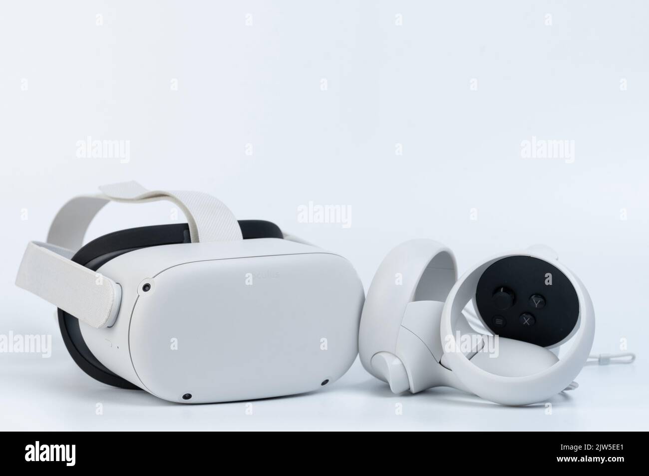 New york, USA - 3. september 2022:Meta oculus goggle vr Set isoliert auf weißem Studiohintergrund Stockfoto