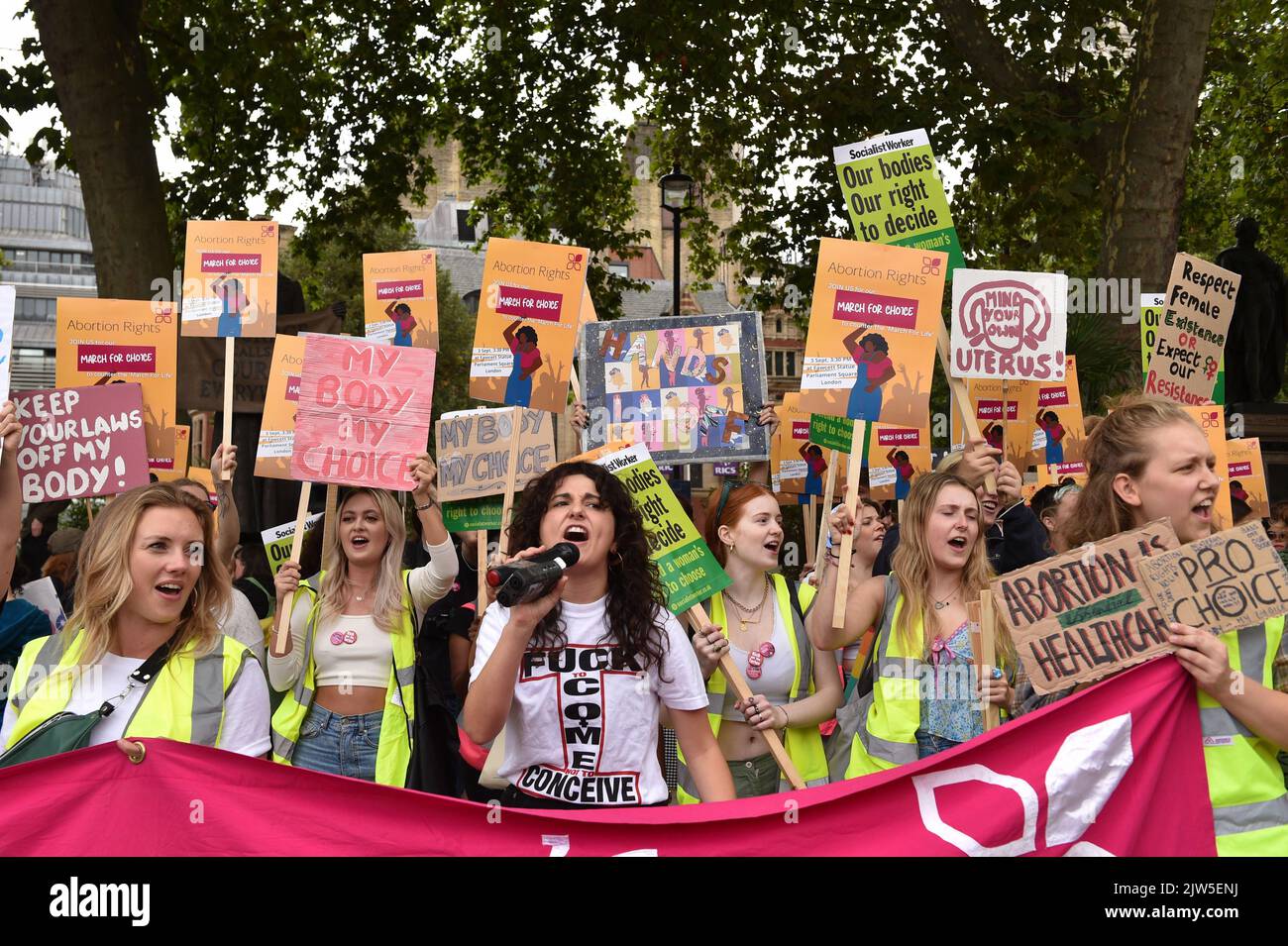 London, England, Großbritannien. 3. September 2022. Prochoice-Protest, der als Gegendemonstration zum Anti-abtreibungsmarsch auf dem Parliament Square in London, Großbritannien, organisiert wurde. (Bild: © Thomas Krych/ZUMA Press Wire) Stockfoto