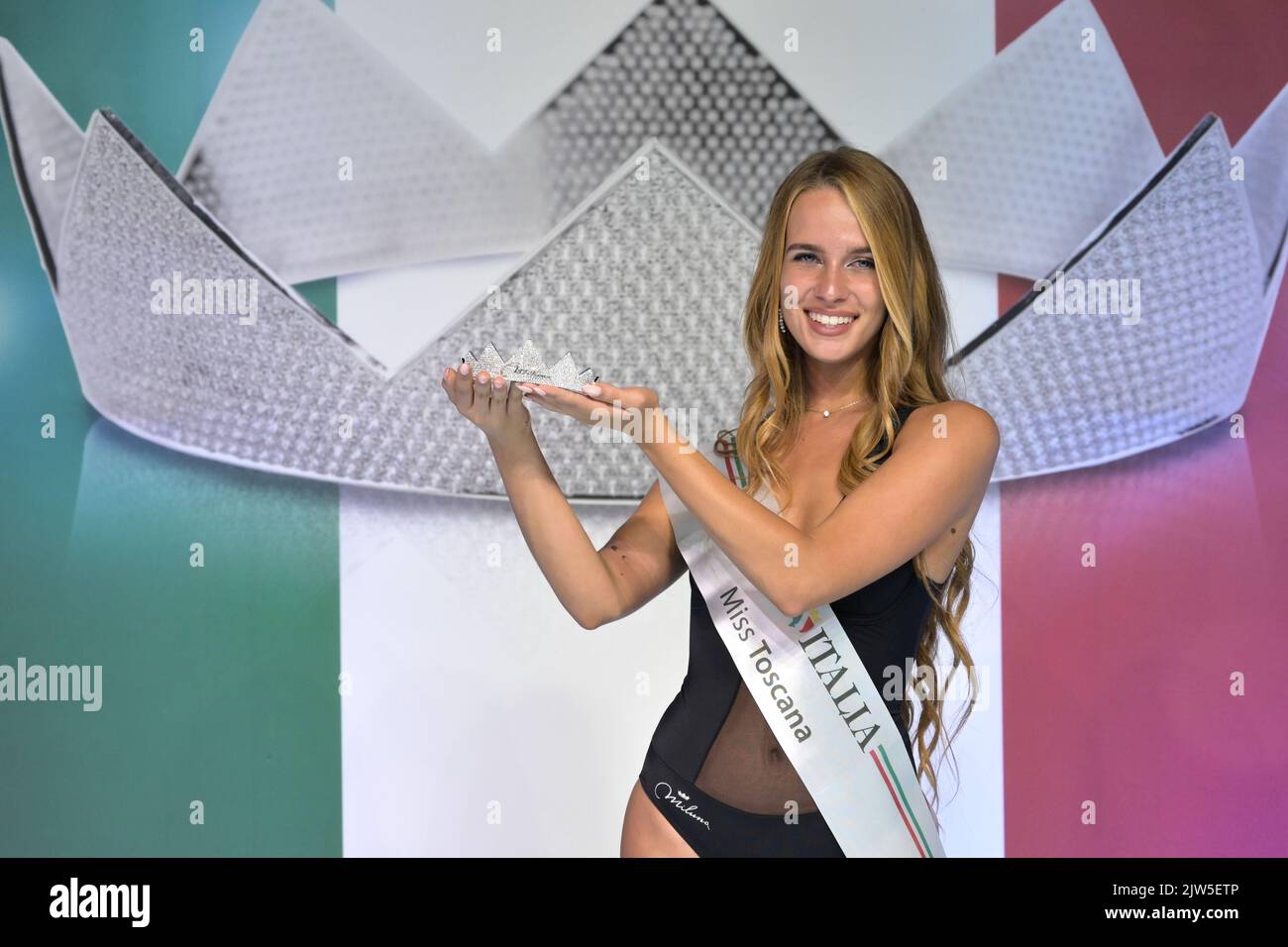 Casciana Terme, Italien. 03. September 2022. Nicole Ninci im Finale des Schönheitswettbewerbs Miss Toscana 2022 in Casciana Terme. (Foto: Stefano Dalle Luche/Pacific Press) Quelle: Pacific Press Media Production Corp./Alamy Live News Stockfoto