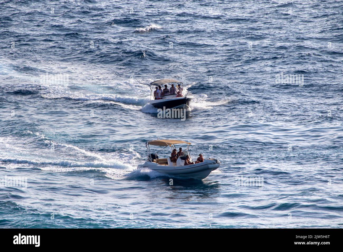 Boote auf dem Mittelmeer auf Ibiza in Spanien Stockfoto