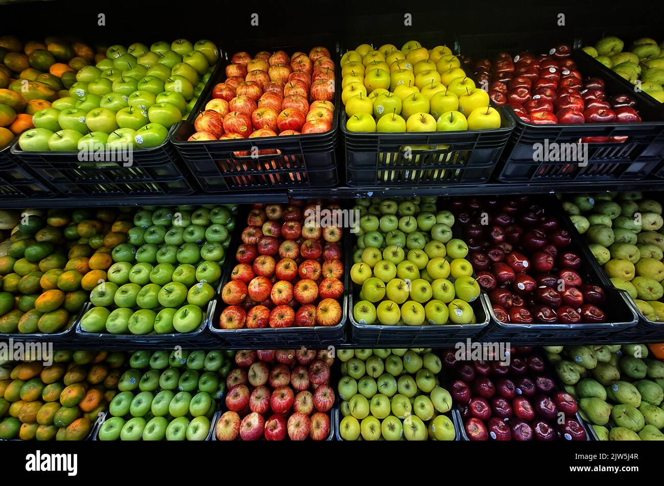 Guacara, Carabobo, Venezuela. 3. September 2022. 03. September 2022. Verkauf Früchte, in Rio Supermarkt, erreicht die zentrale Region von Venezuela, insbesondere die Stadt Guacara, im Bundesstaat Carabobo. Es ist die 12. Zweigstelle im ganzen Land und die erste, die außerhalb des östlichen Venezuelas eröffnet wurde, da sieben auf der Insel Margarita, im Bundesstaat La Esparta, zwei in der Stadt CumanÃ, eine in MaturÃ-n und eine in Barcelona, im Bundesstaat Anzoategui, tätig sind. Foto: Juan Carlos Hernandez (Bild: © Juan Carlos Hernandez/ZUMA Press Wire) Stockfoto