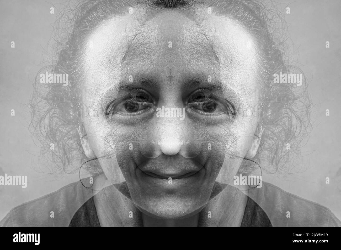 Schwarz weiße Frau Gesicht Persönlichkeitsstörung, Schizophrenie bipolar. Stockfoto