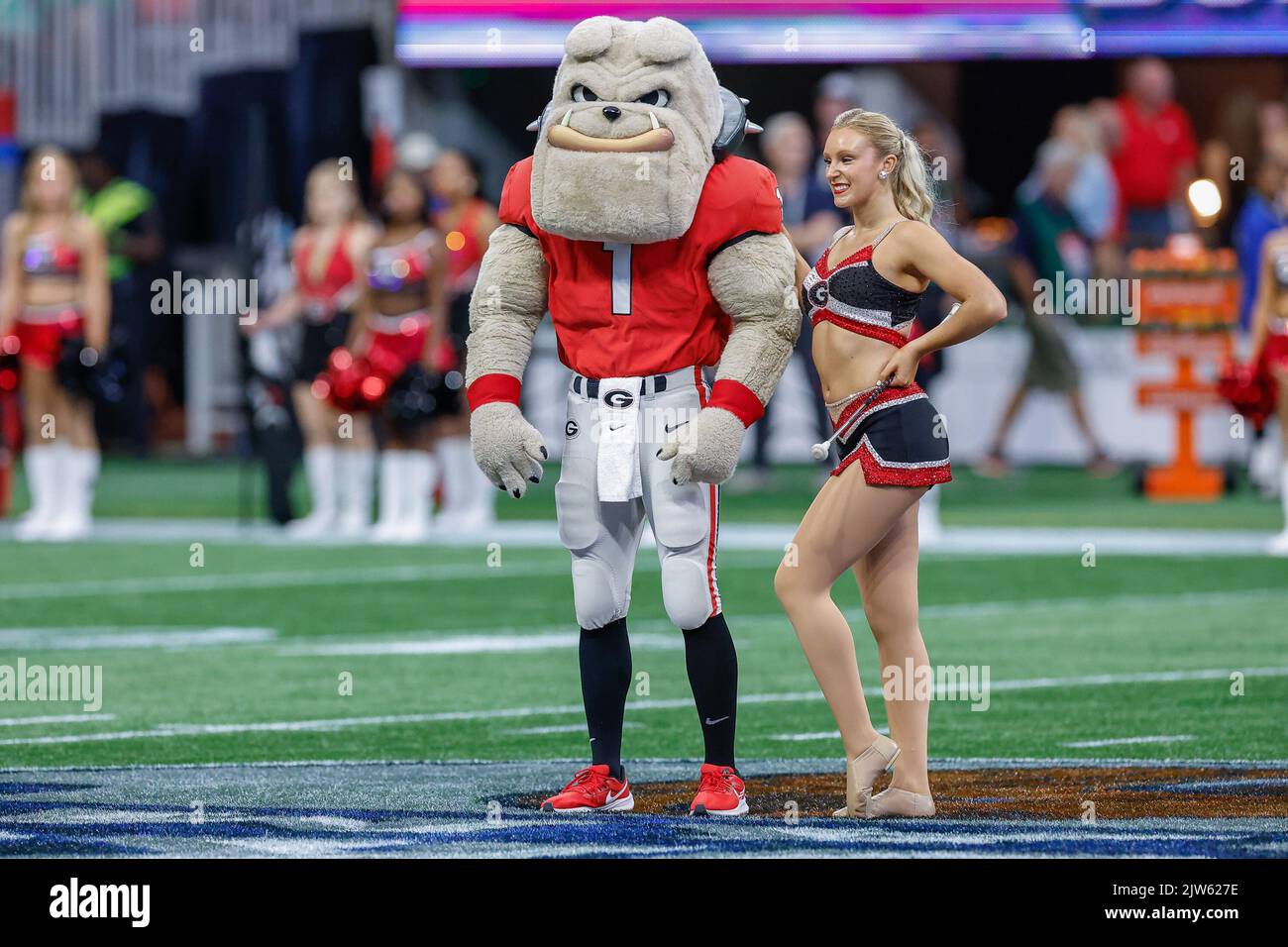 Atlanta, Georgia. 3. September 2022. Das Chick-fil-A-Kickoff-Spiel mit den Georgia Bulldogs und den Oregon Ducks, gespielt im Mercedes Benz Stadium in Atlanta, Georgia. Georgien besiegt Oregon 49-3. Cecil Copeland/CSM/Alamy Live News Stockfoto