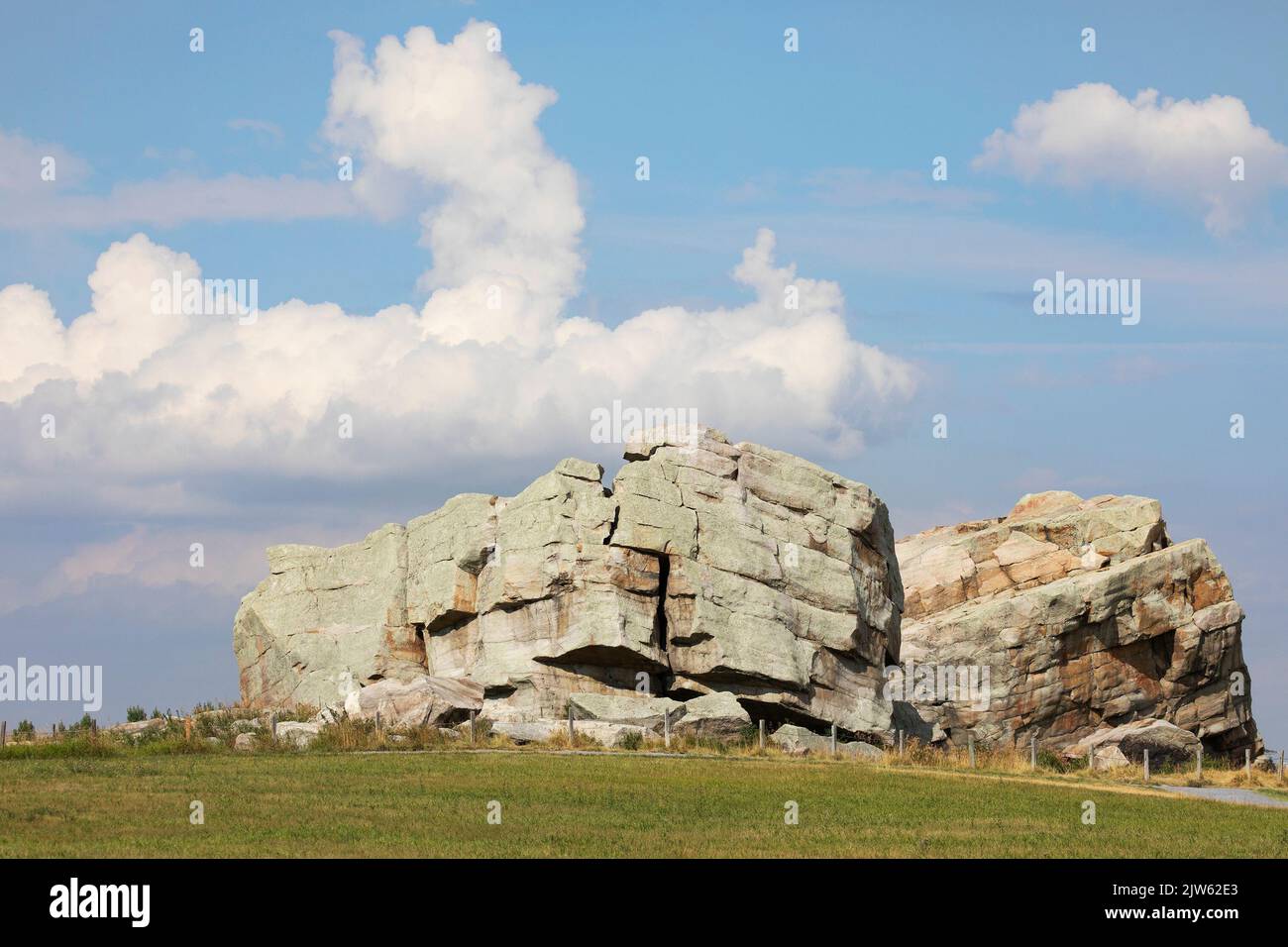 Okotoks Big Rock, der größte Gletschererratisch, der während des Pleistozän vom Mount Edith Cavell in den Rocky Mountains in die Prärien getragen wird Stockfoto