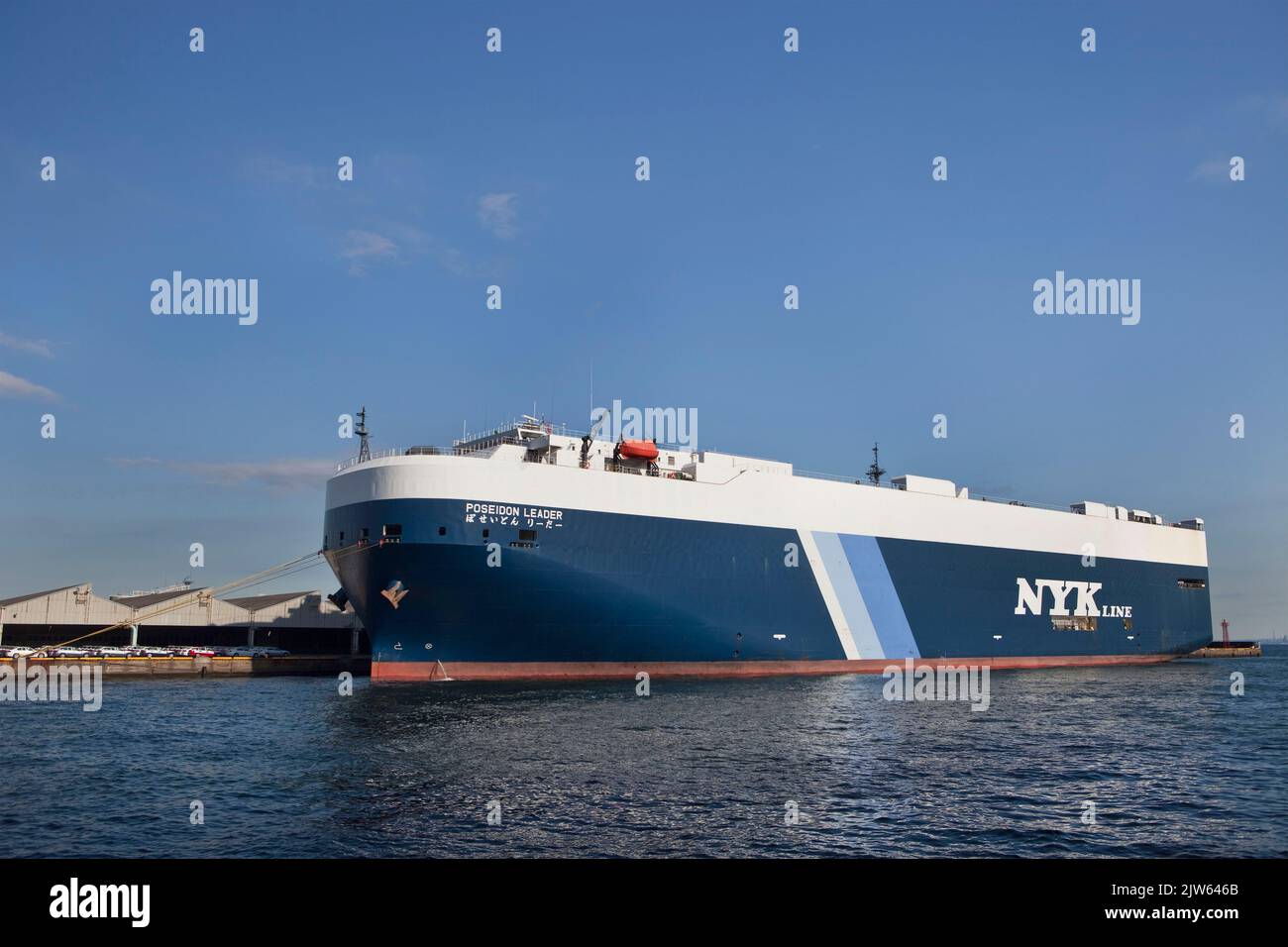 Neue Fahrzeuge auf Ship Port Yokohama Japan H geladen Stockfoto