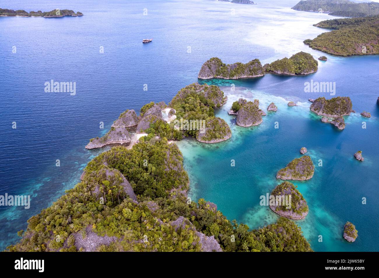 Luftaufnahme der Fam-Inseln, Raja Ampat Indonesien. Stockfoto