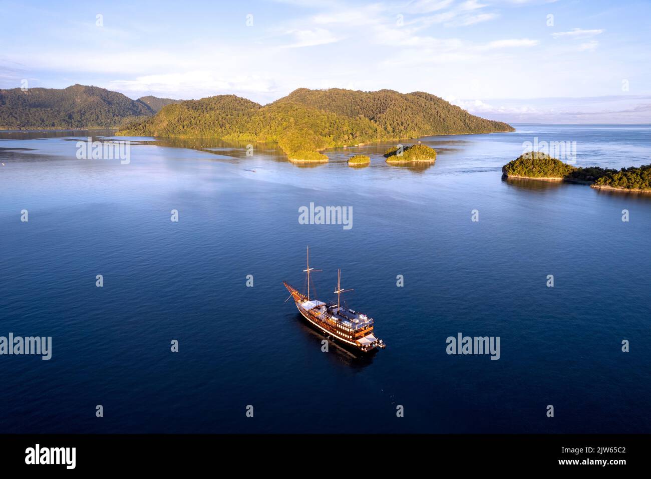 Luftaufnahme der Insel Batanta, Raja Ampat Indonesien. Stockfoto