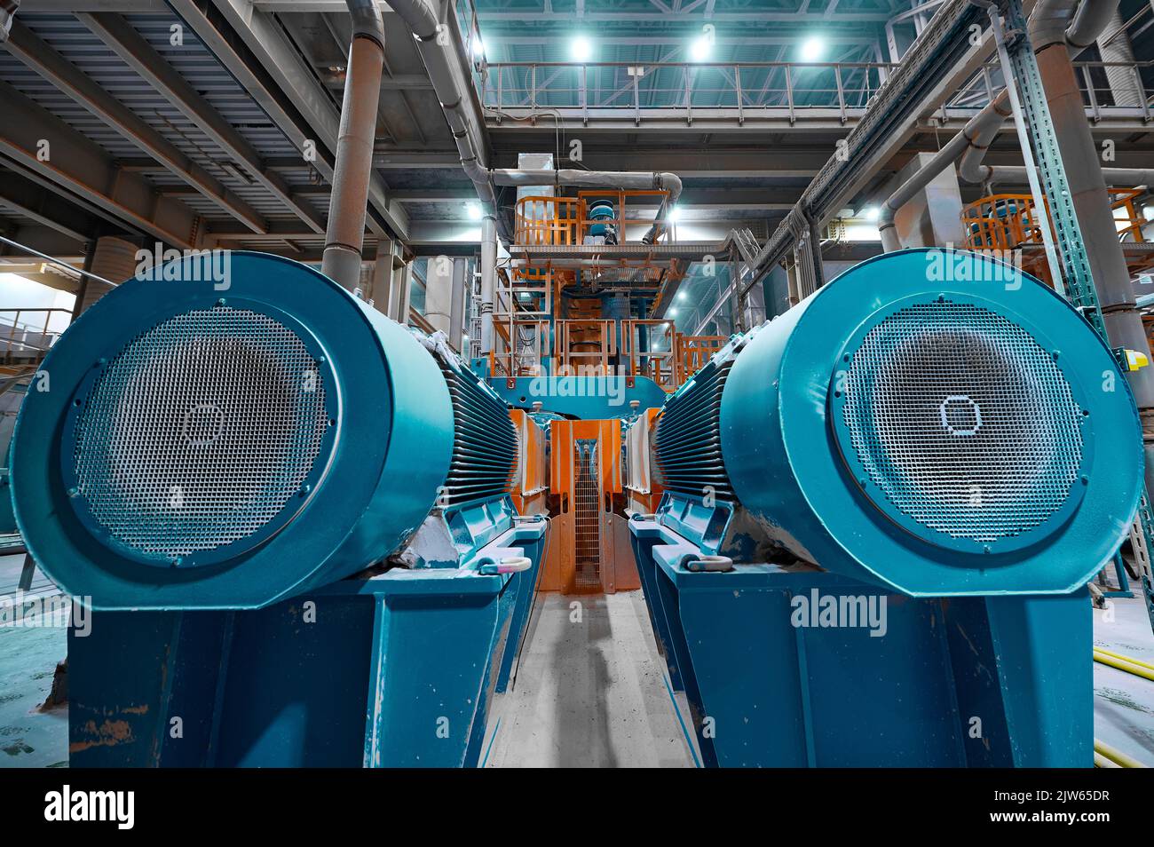 Leistungsstarke Elektromotoren für den Antrieb schwerer Industrieanlagen Stockfoto