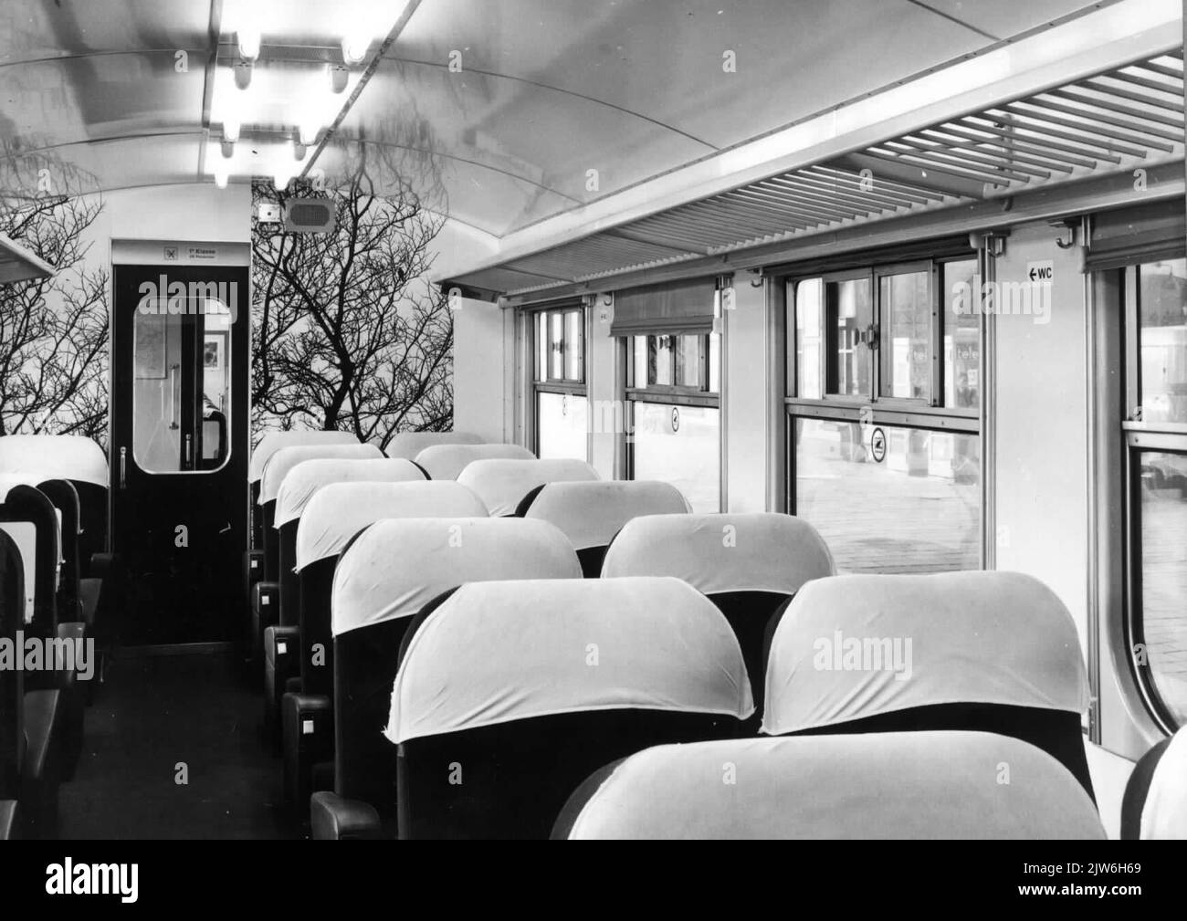 Innenraum des AK-Wagens (Testinterieur der Klasse 1. mit 'Compin Chairs') des Elektrozuges Satz-Nr. 1970 (Mat. 1954, Plan P) der N.S. Stockfoto