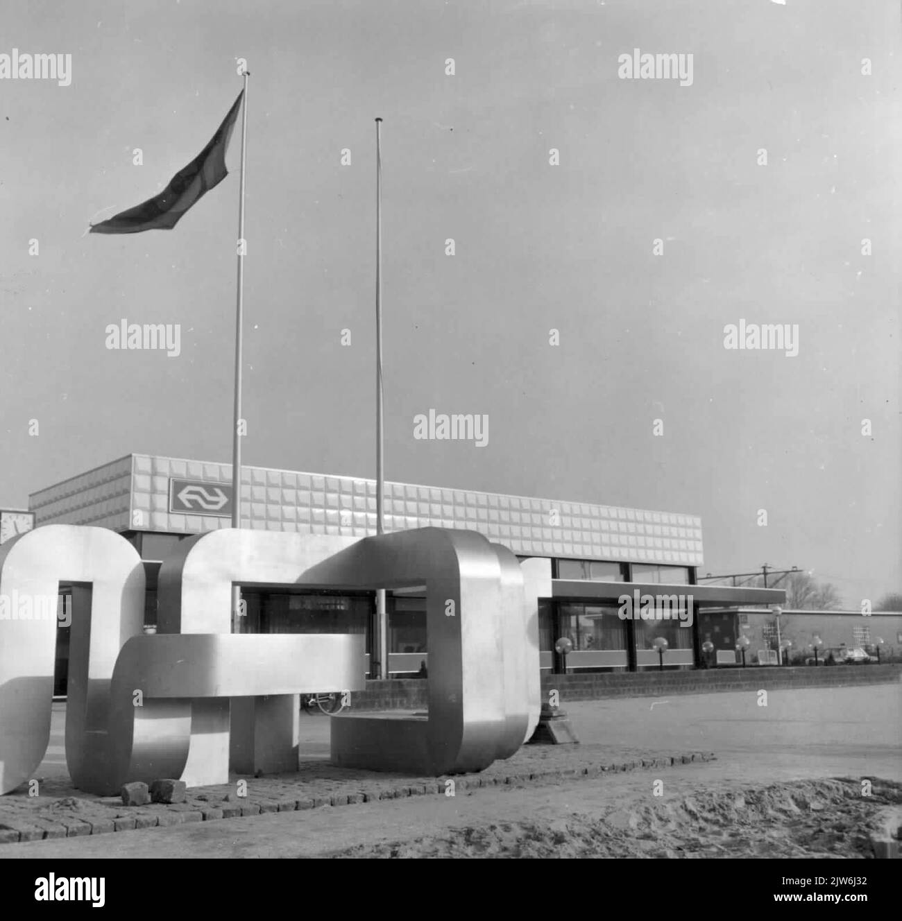 Bild des Kunstwerks für den N.S. Bahnhof Steenwijk in Steenwijk. Stockfoto