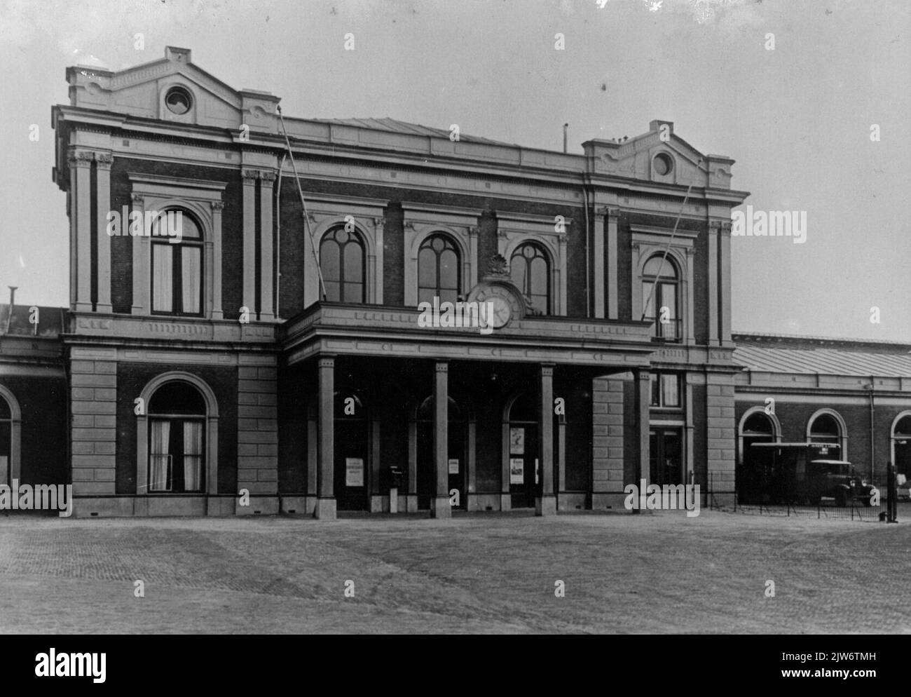 Blick auf die Fassade des H.S.M. Bahnhofs Utrecht Maliebaan in Utrecht. Stockfoto