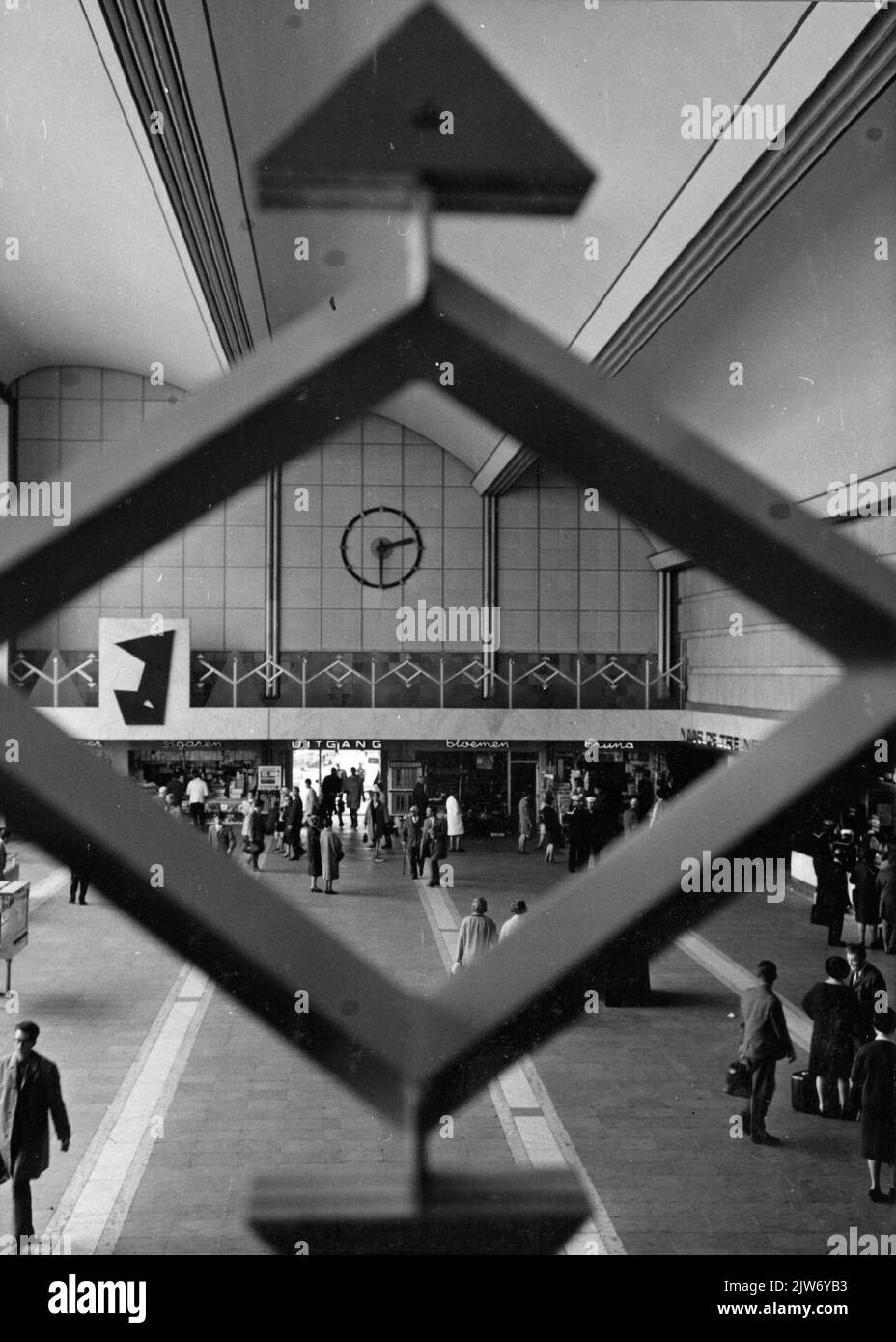 Innenraum der Halle im N.S. Bahnhof Rotterdam et al. In Rotterdam. Stockfoto