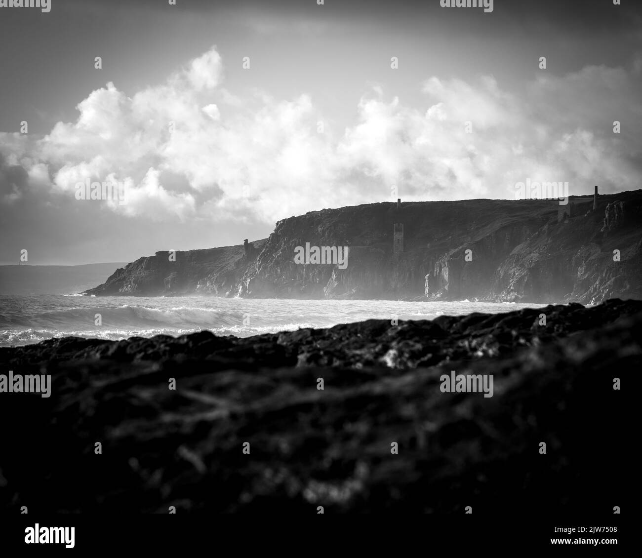 Bild der Cornwall-Küste, Bear Rock aus Porthleven, Rinsey. Stockfoto