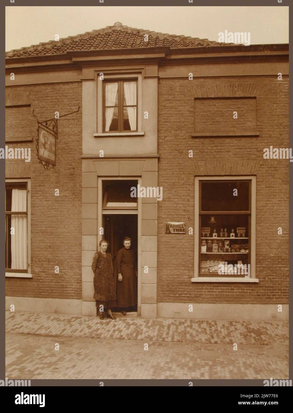 Gesicht im Treppenhaus des Hauptquartiers der P.U.E.M. (Provincial Utrechtse Electriciteit Maatschappij, Catharijnesingel 32) in Utrecht. Stockfoto
