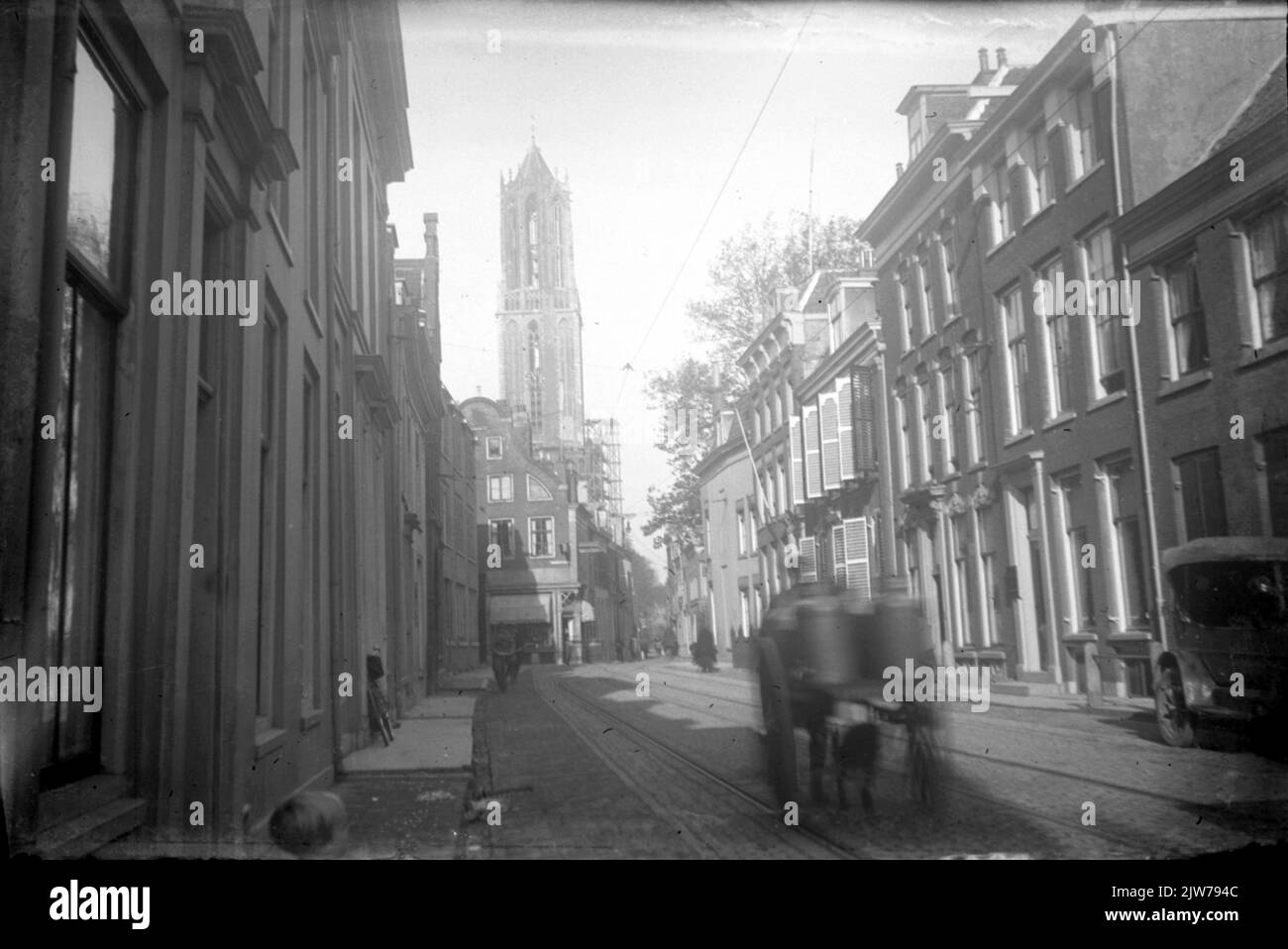 Gesicht in der lange Nieuwstraat in Utrecht, mit der Korte Nieuwstraat in der Vorbeistellung. Stockfoto