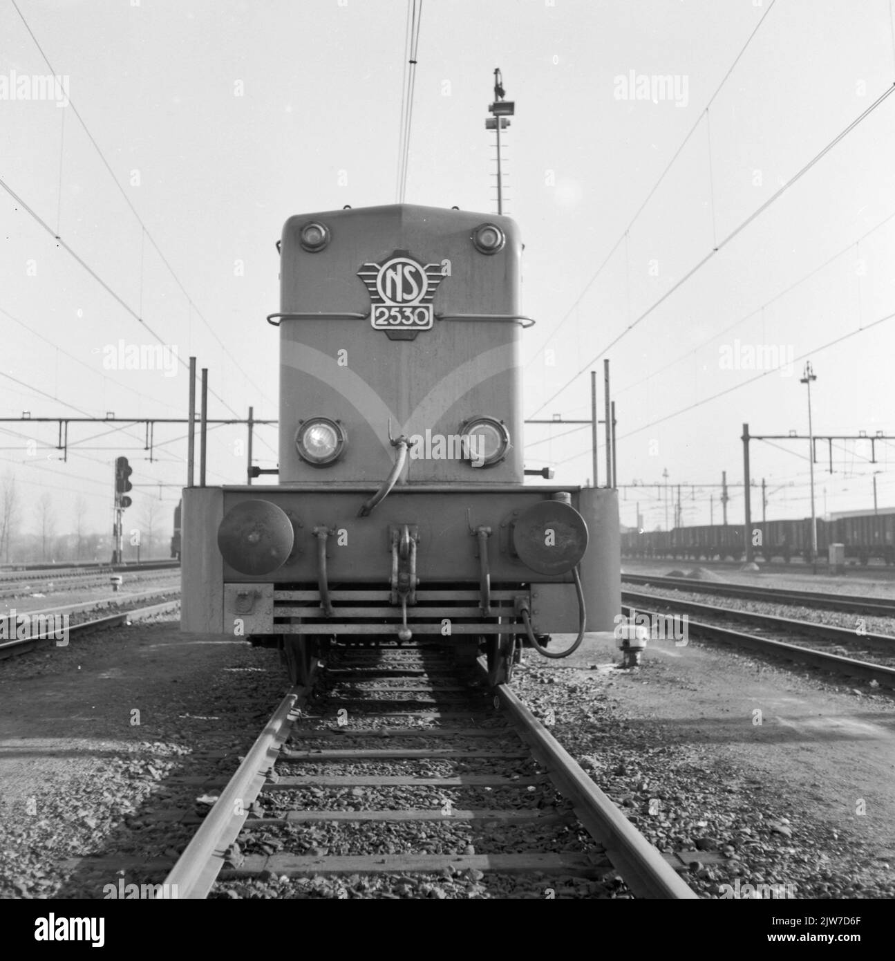 Bild der Diesel-Elektro-Lokomotive Nr. 2530 (Serie 2400/2500) der N.S. in Eindhoven. Stockfoto