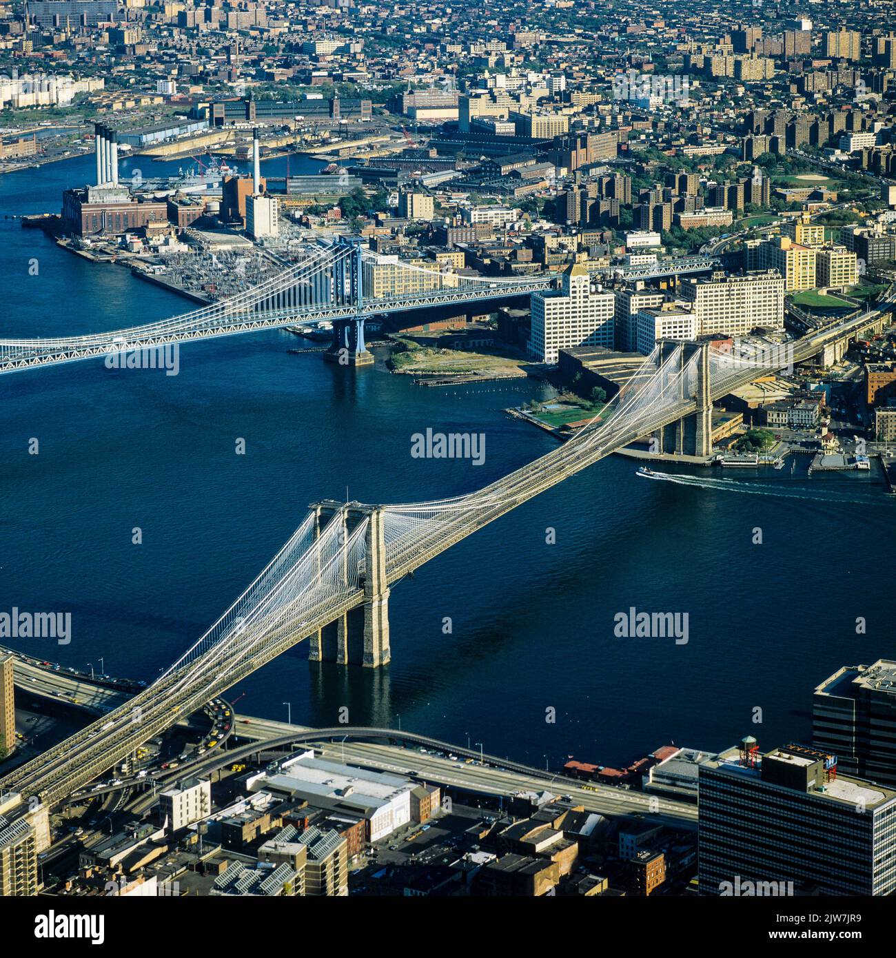 New York 1980s, Brooklyn & Manhattan Bridges, East River, Brooklyn Borough vom WTC World Trade Center, New York City, NY, NYC, USA, Stockfoto