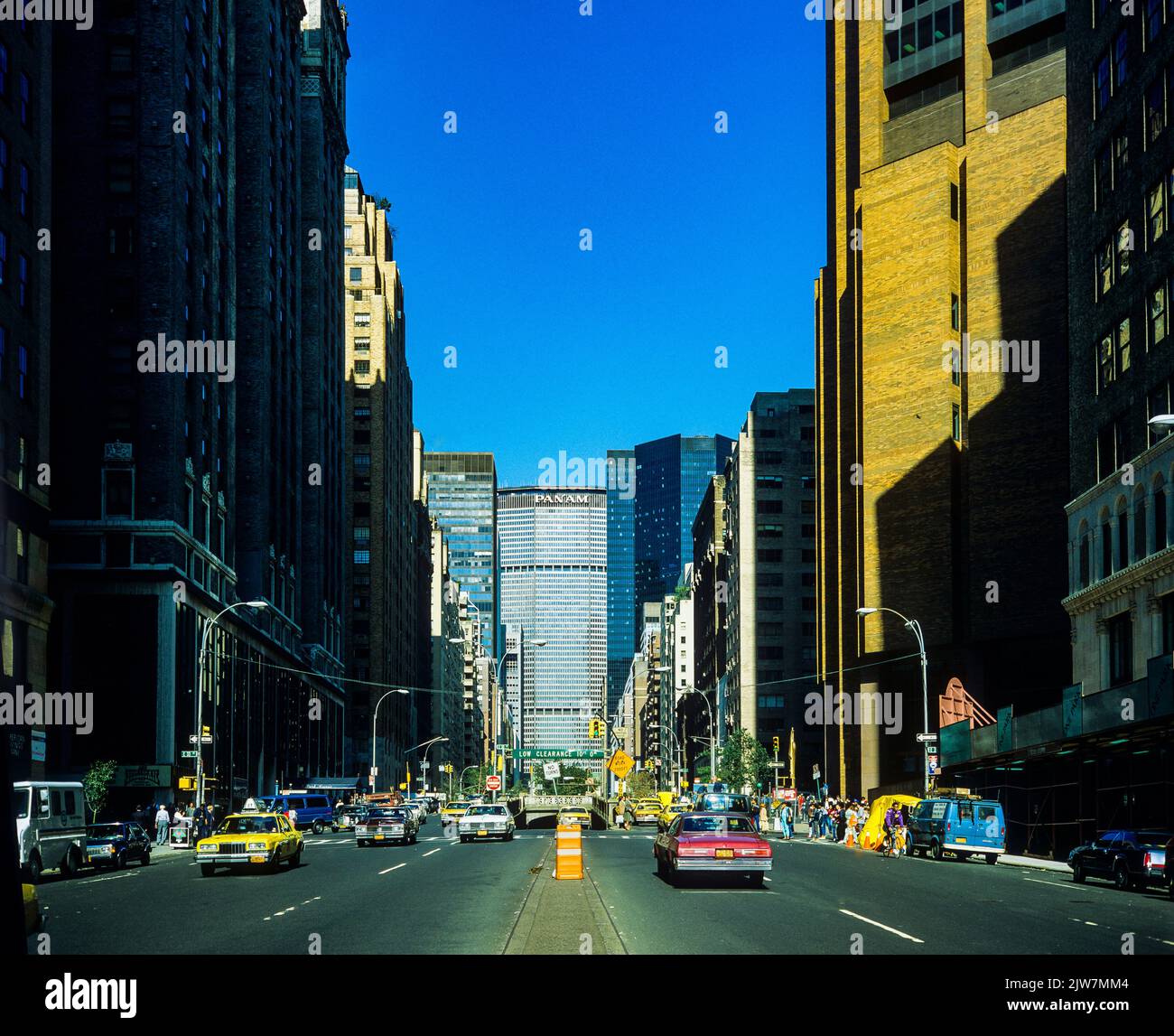 New York, 1980s, Park Avenue South, Panam-Gebäude in der Ferne, Autos, Fahrzeugverkehr, Manhattan, New York City, NYC, NY, USA, Stockfoto