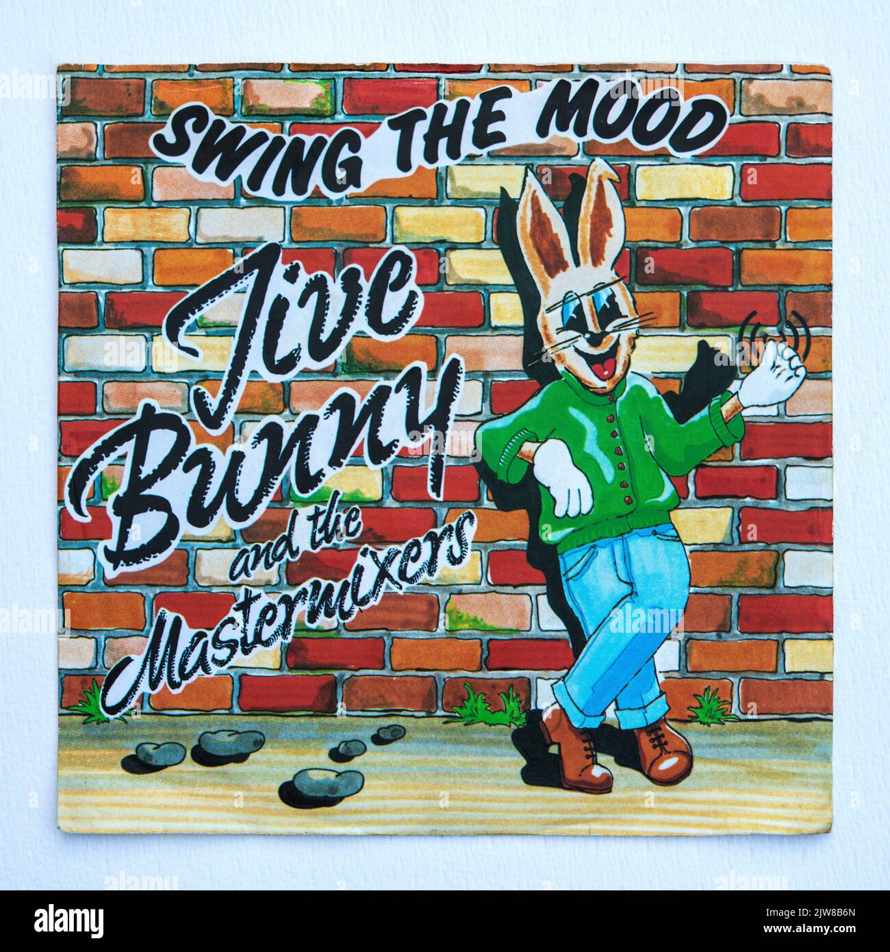 Bildercover der sieben Zoll großen Single-Version von Swing the Mood von Jive Bunny und den Mastermixern, die 1989 veröffentlicht wurde. Stockfoto