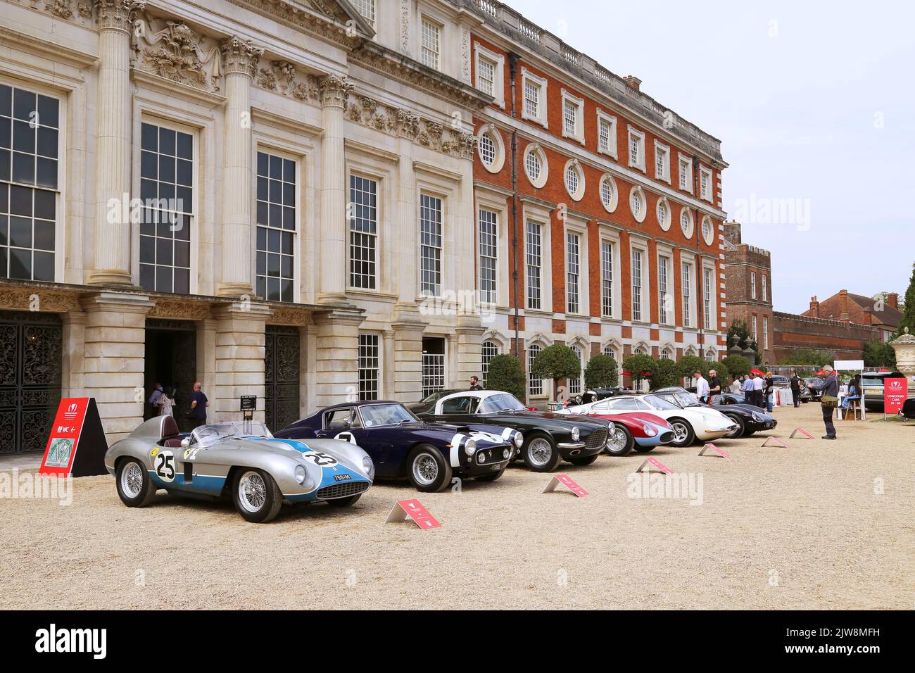 Ferrari zum 75. Geburtstag. Concours of Elegance 2022, Hampton Court Palace, London, Großbritannien, Europa Stockfoto