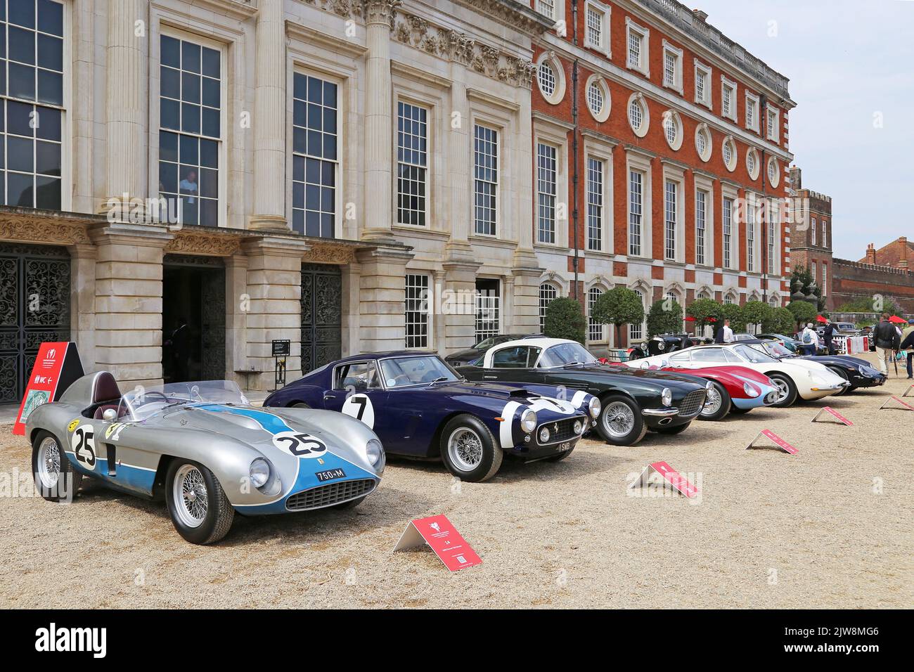 Ferrari zum 75. Geburtstag. Concours of Elegance 2022, Hampton Court Palace, London, Großbritannien, Europa Stockfoto