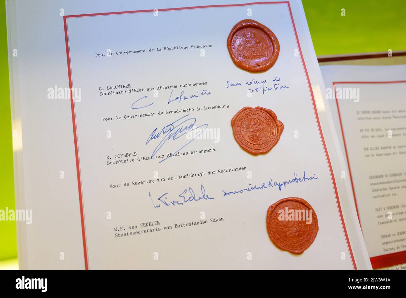 Das Schengen-Abkommen, das am 14. Juni 1985 von den Regierungen Frankreichs, Luxemburgs, der Niederlande, Belgiens und Deutschlands unterzeichnet wurde. Stockfoto