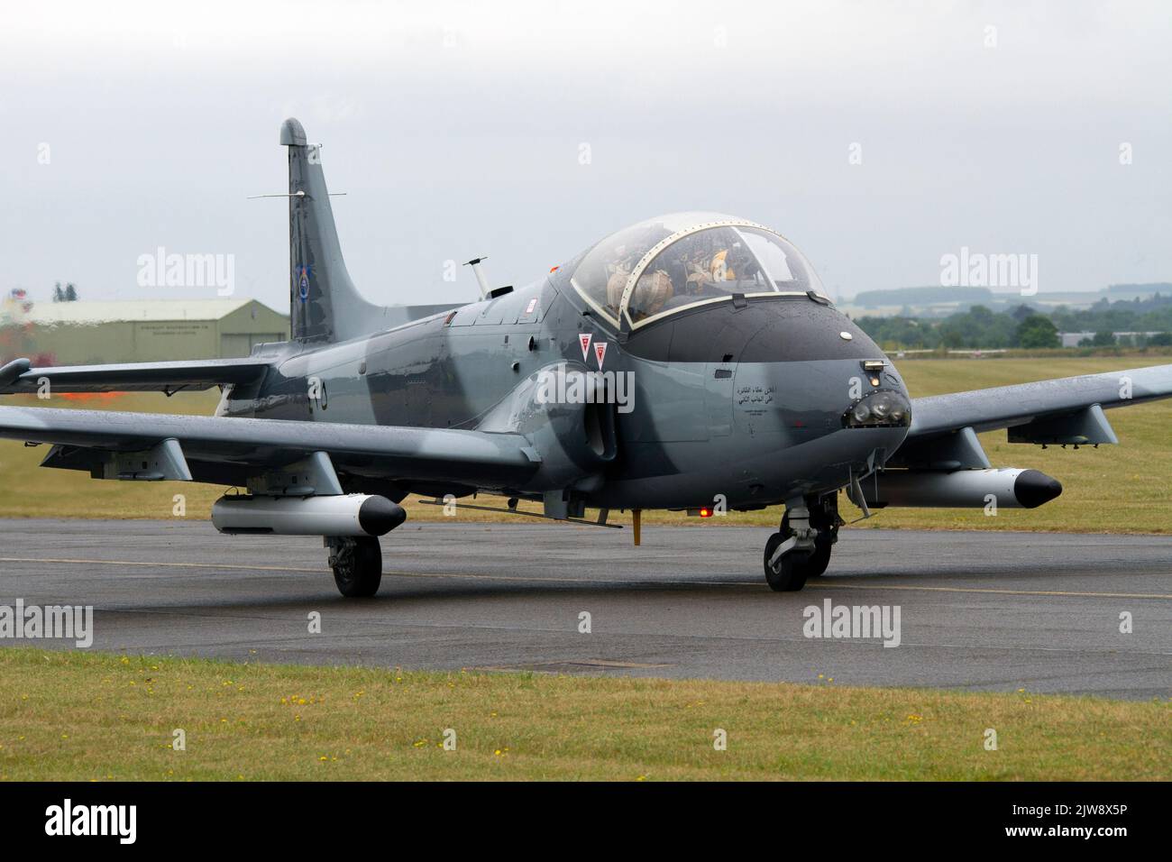 British Aircraft Corporation (BAC) 167 Strikemaster rollt auf der Duxford Summer Airshow am 18.. Juni 2022 für den Start der harten Landebahn Stockfoto