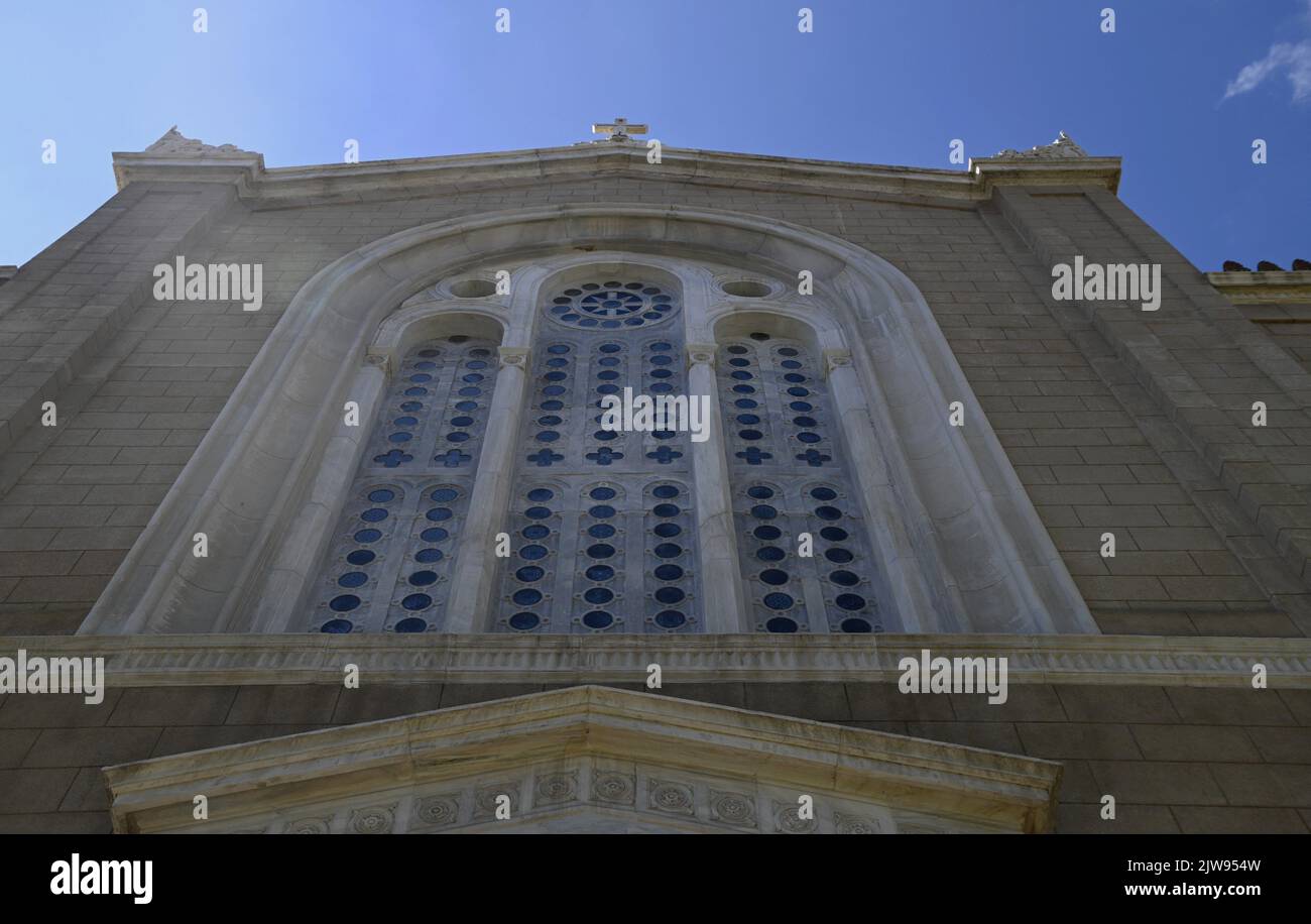 Außenansicht der Metropolitan Cathedral of the Annunciation die dreischiffige, gewölbte Basilika des Erzbistums Athen und ganz Griechenland. Stockfoto