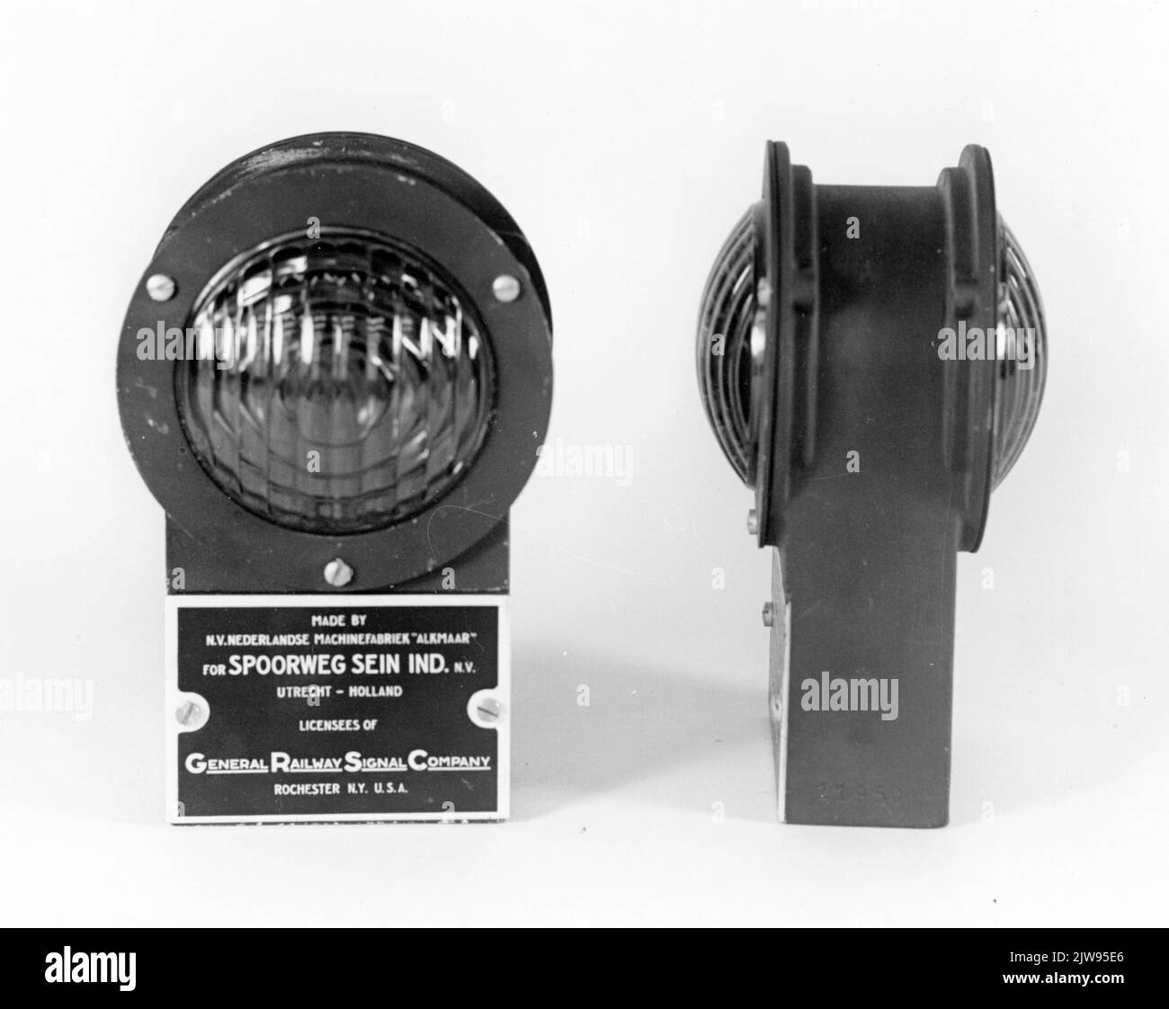Bild eines schließenden Baumes der N.S. in Culemborg.n.b. Das Foto ist Teil einer Fotoserie mit technischen Installationen des Signalsystems. Stockfoto