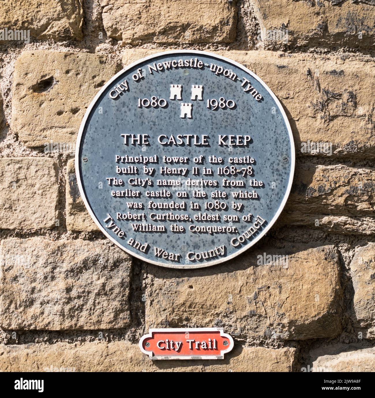 Blaue Plakette auf dem Castle Keep, Newcastle-upon-Tyne, Tyne and Wear, England, Großbritannien Stockfoto