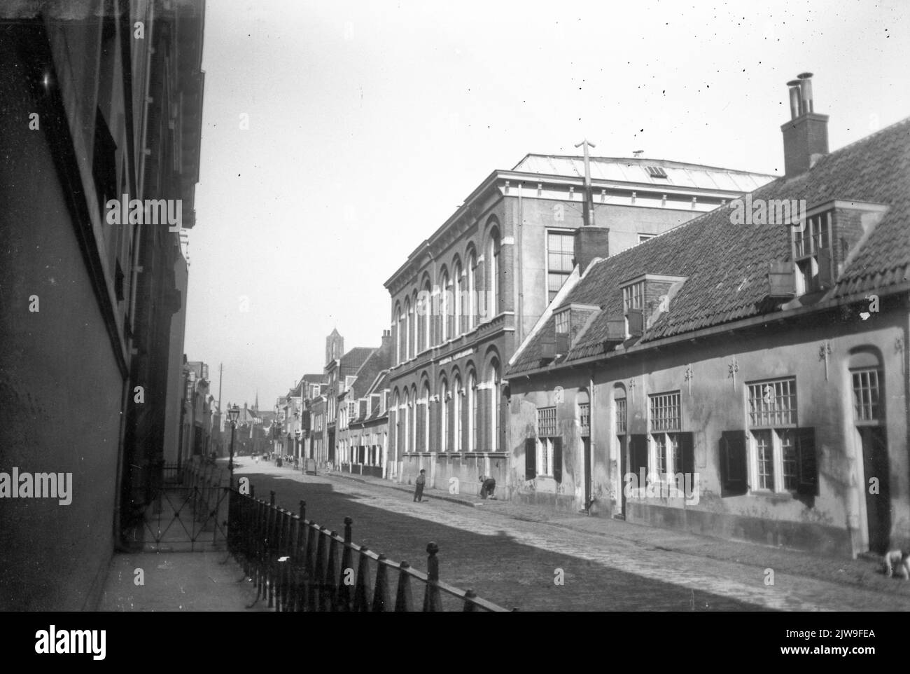 Gesicht in der lange Nieuwstraat in Utrecht, von Süden, mit dem Botanischen Labor in der Mitte (lange Nieuwstraat 106). Stockfoto