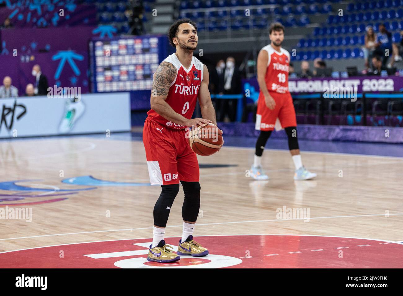 Tiflis, Georgien. 03. September 2022. Shane Larkin aus der Türkei spielt während des Tages 3 Gruppe A der FIBA Eurobasket 2022 zwischen der Türkei und Bulgarien in der Tbilisi Arena gegen Bulgarien. Endergebnis; Türkei 101:87 Bulgarien. (Foto von Nicholy Muller/SOPA Images/Sipa USA) Quelle: SIPA USA/Alamy Live News Stockfoto