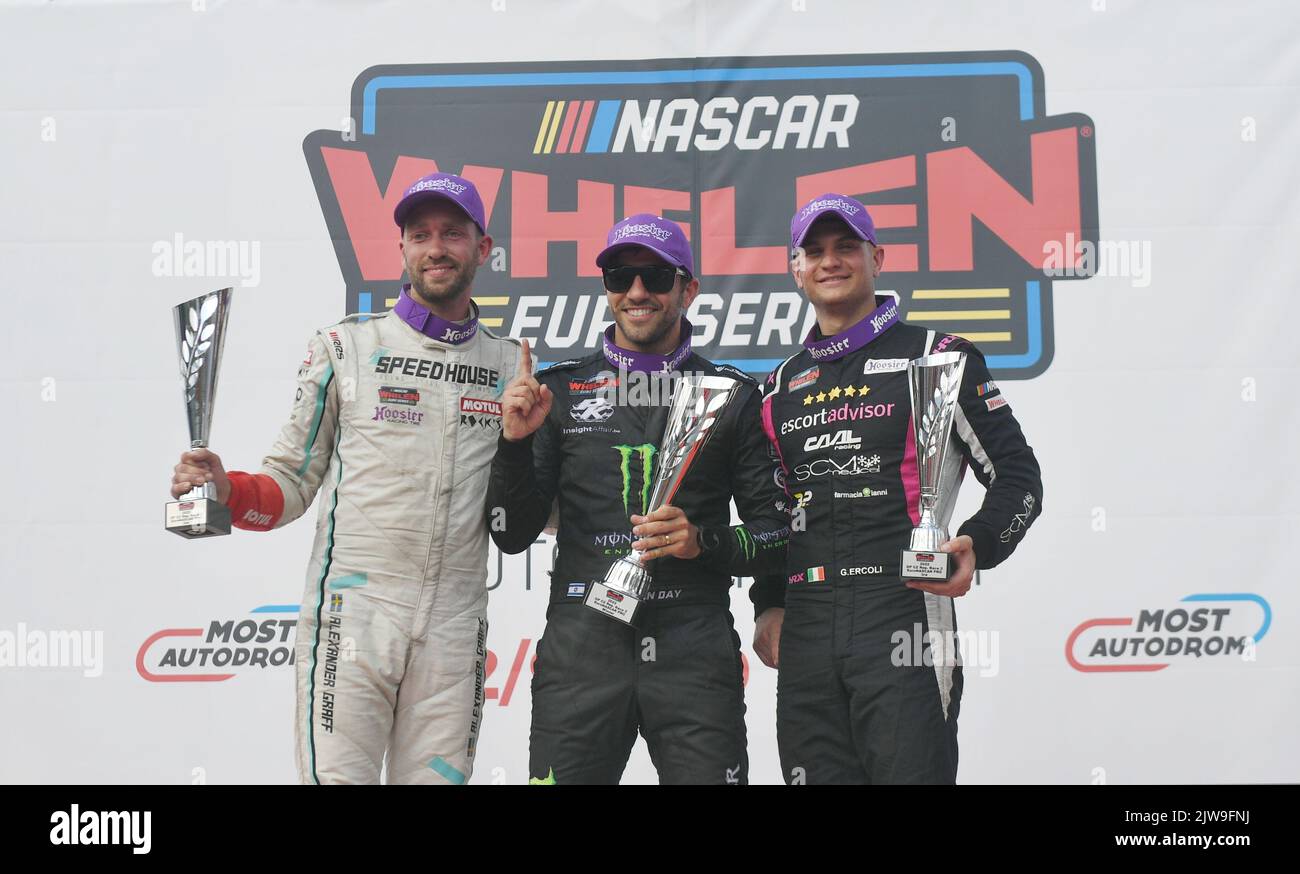 Most, Tschechische Republik. 04. September 2022. Am 4. September 2022 fand in Most, Tschechien, das NASCR Whelen Euro Series 2 Motorrennen statt. Das zweite Rennen des zweiten Wettkampftages. L-R Alexander Graff aus Schweden, Alon Day aus Israel und Gianmarco Ercoli aus Italien. Kredit: Jan Stastny/CTK Foto/Alamy Live Nachrichten Stockfoto