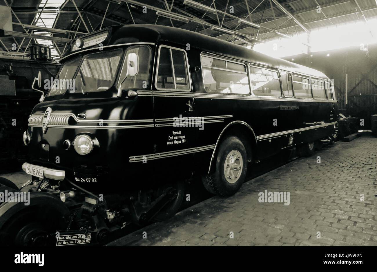 Historische Eisenbahnstraße Omnibus im bochumer Eisenbahnmuseum Deutsche Eisenbahngeschichte Stockfoto