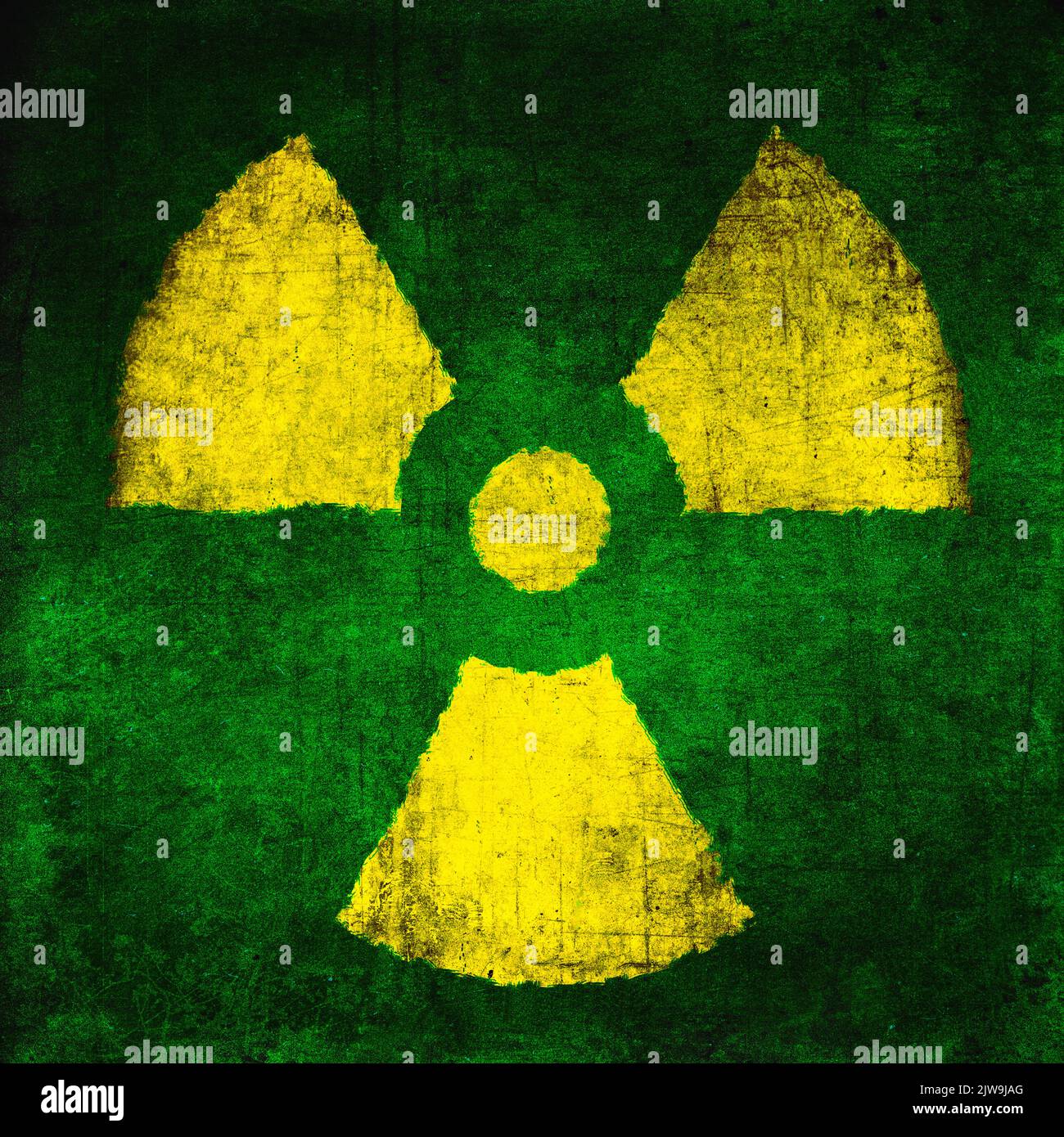 Strahlungszeichen, gelb auf grün. Emblem für nukleare Gefahren, grunge strukturiert. Symbol für radioaktive Bedrohung Stockfoto