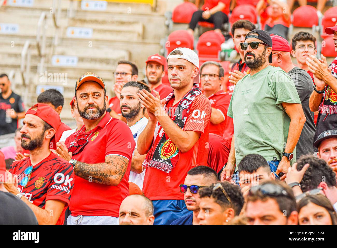 MALLORCA, SPANIEN - 3. SEPTEMBER: Mallorca-Fans RCD Mallorca und Girona CF von La Liga Santander am 3. September 2022 im Visit Mallorca Stadium Son Moix in Mallorca, Spanien. (Foto von Samuel Carreño/ PX Images) Stockfoto