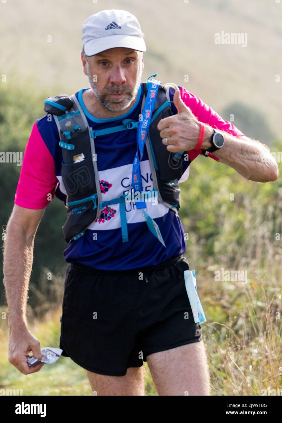 Läufer und Wanderer starten die South Coast Challenge bei für ihre ausgewählten Wohltätigkeitsorganisationen. Jeder Teilnehmer muss entweder eine 100km, 57km, 43km absolvieren. Stockfoto