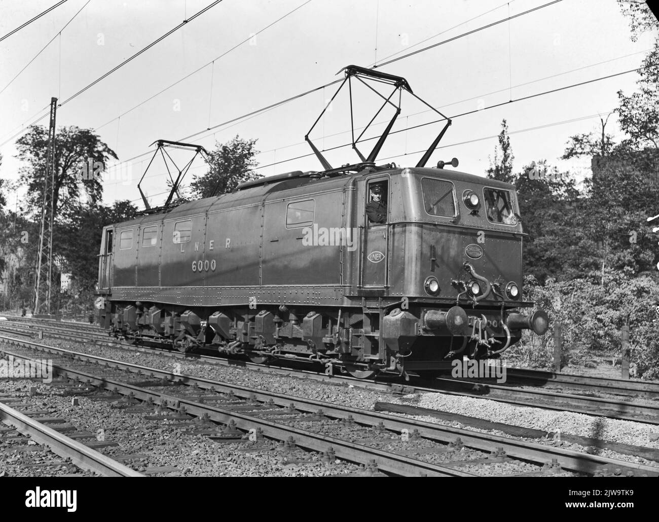 Bild der ersten elektrischen (Miet-) Lokomotive in den Niederlanden: Nr. 6000 der London North Eastern Railway (L.N.E.R.) im Dienst der N.S. in Utrecht. Stockfoto