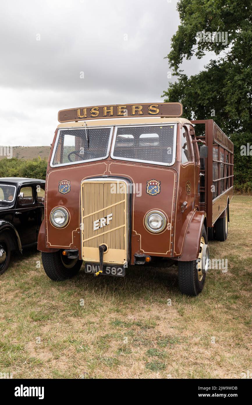 Leitet das ERF-Fahrzeug auf der White Horse Classic & Vintage Vehicle Show, Westbury, Wiltshire, England, Großbritannien Stockfoto