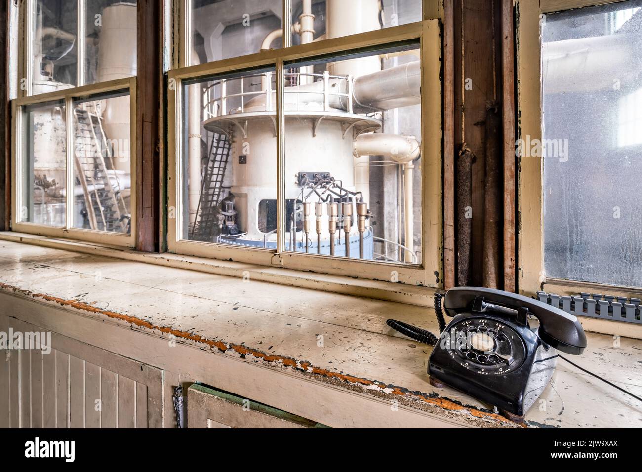 Seattle, WA. USA -08-27-2022: Altes Telefon im Büro in der Georgetown Dampffabrik Stockfoto