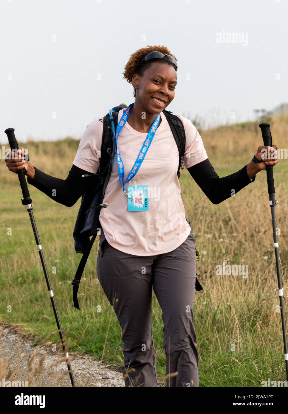 Läufer und Wanderer starten die South Coast Challenge bei für ihre ausgewählten Wohltätigkeitsorganisationen. Jeder Teilnehmer muss entweder eine 100km, 57km, 43km absolvieren. Stockfoto