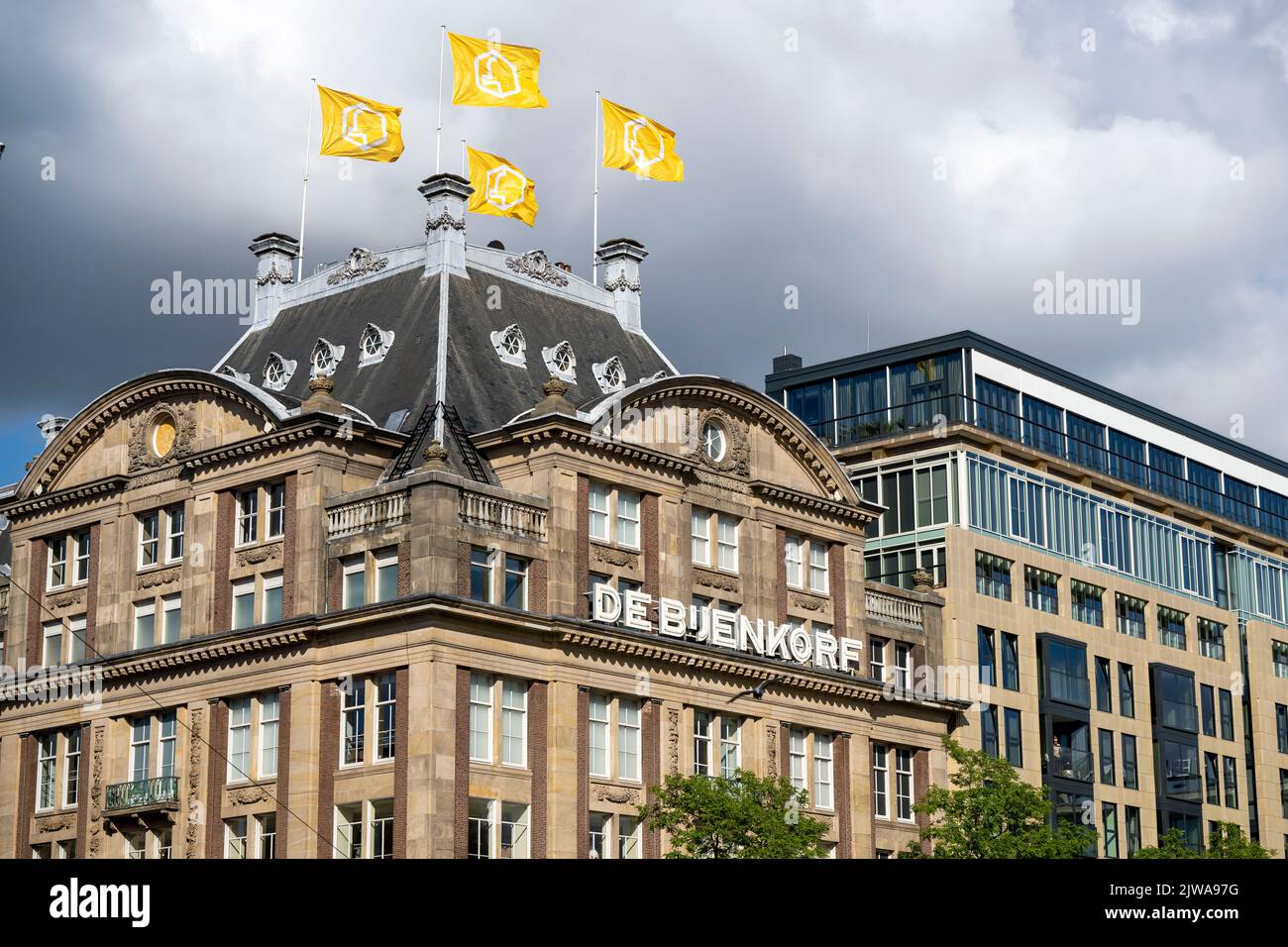Eine allgemeine Ansicht des Kaufhauses De Bijenkorf in Amsterdam, Holland. Stockfoto