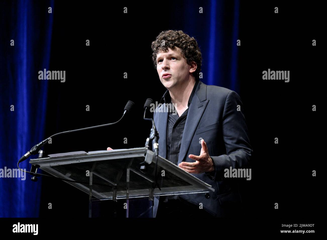 Jesse Eisenberg nimmt am 4. September 2022 an der Vorführung von When You Finish Saving the World während des Deauville American Film Festival 48. in Deauville, Frankreich, Teil. Foto von Julien Reynaud/APS-Medias/ABACAPRESS.COM Stockfoto