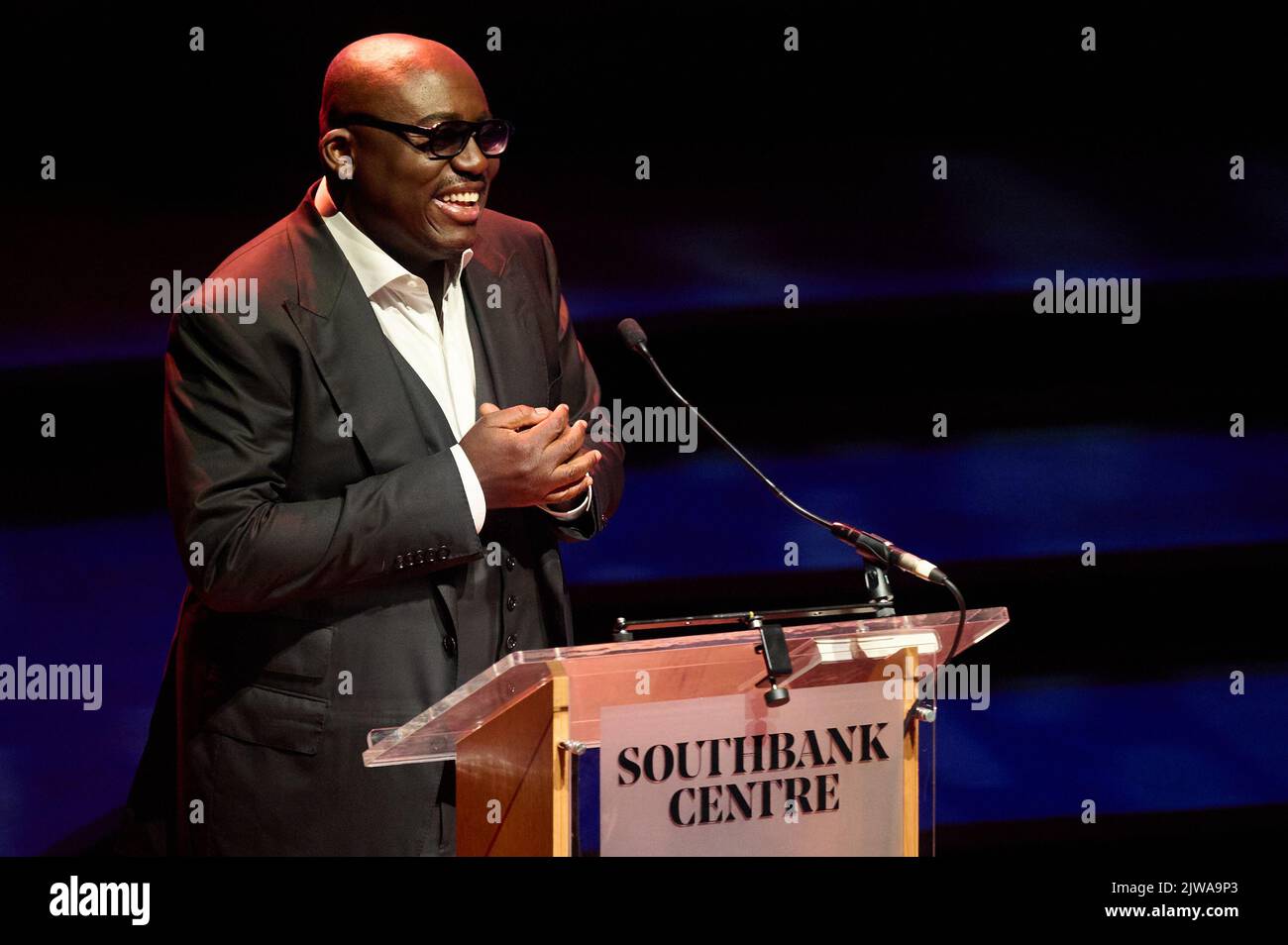 London, Großbritannien. 4. September 2022. Edward Enninful im Gespräch mit Michaela Coel über seine Memoiren A Visible man in der Royal Festival Hall des Southbank Centre. Quelle: Alan D West/Alamy Live News Stockfoto