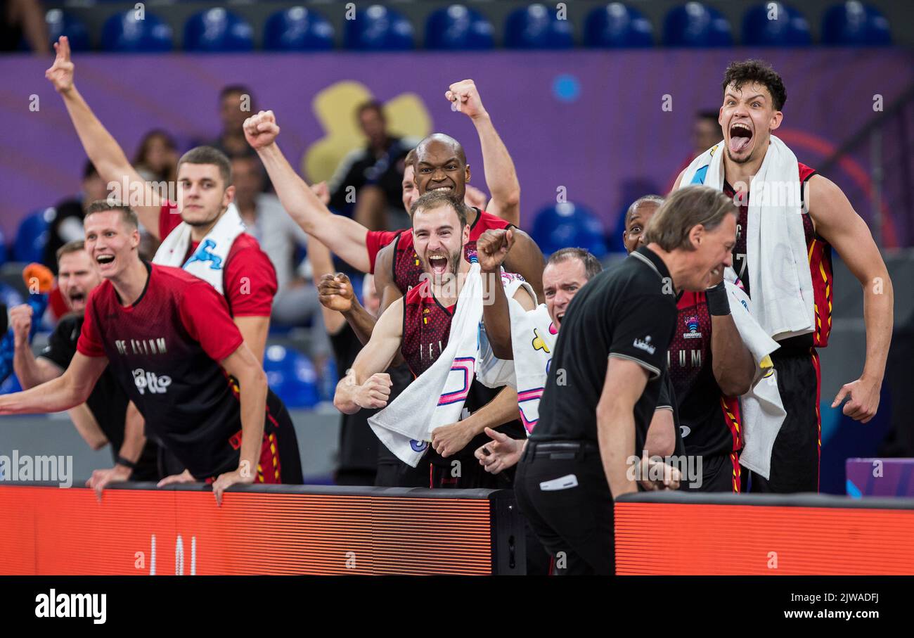 Die belgischen Spieler feiern nach dem Gewinn des Spiels zwischen Spanien und den belgischen Löwen, Spiel drei von fünf in der Gruppe A bei der EuroBasket 2022, Sonntag, 04. September 2022, im Tbilisi Sports Palace, in Tiflis, Georgien. Die Basketball-Europameisterschaft findet vom 1. Bis 18. September statt. BELGA FOTO NIKOLA KRSTIC Stockfoto