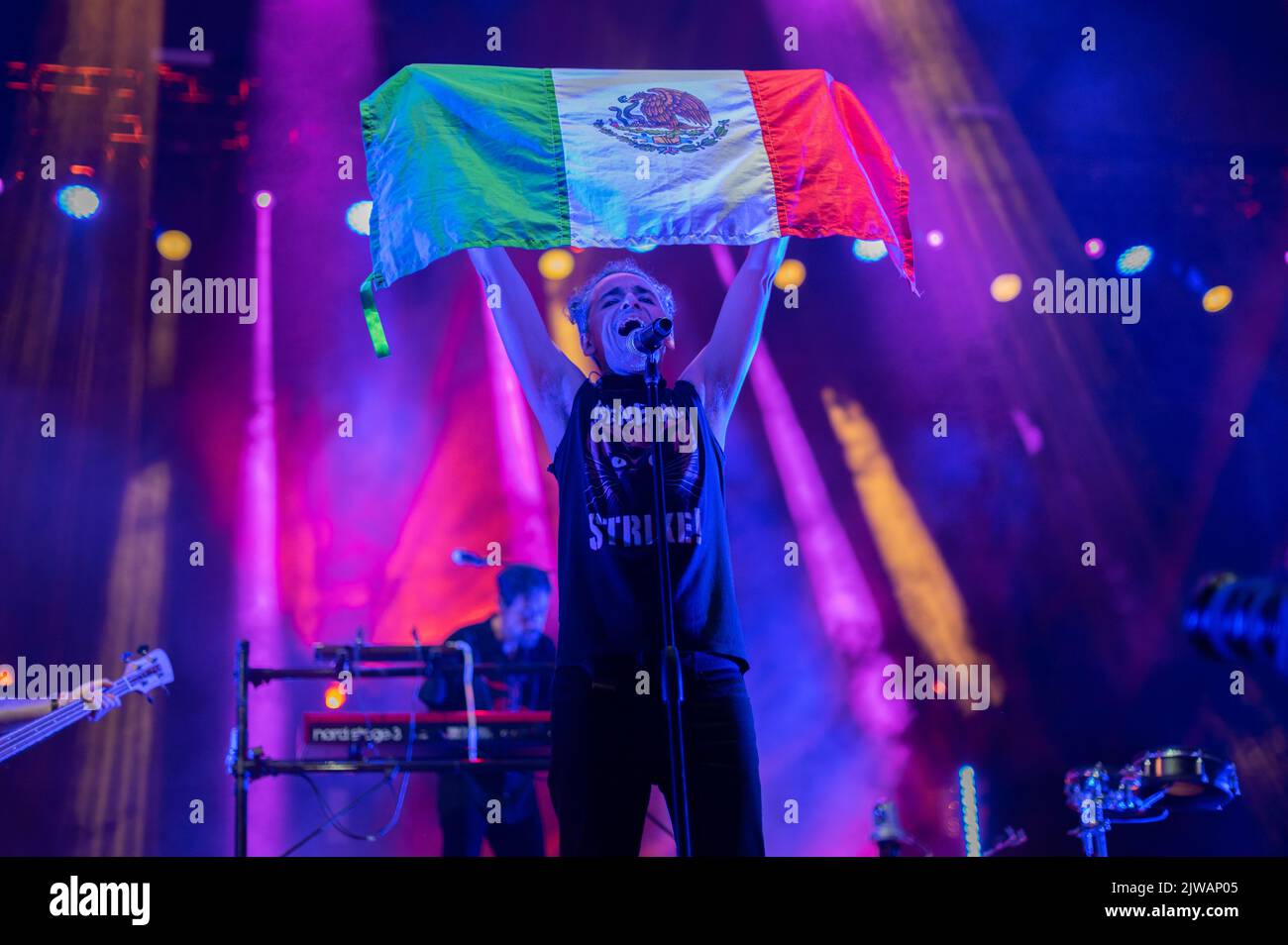 Die mexikanische Band Cafe Tacvba spielt live beim Vive Latino 2022 Music Festival in Zaragoza, Spanien Stockfoto