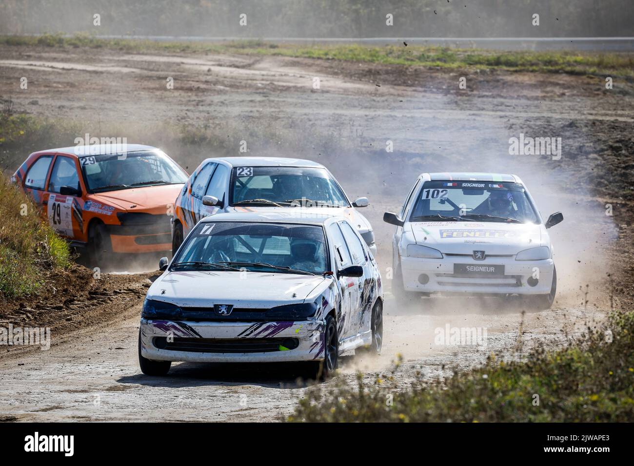 07 FOUASSE Jordan, Peugeot 306 S16, Action, 102 SEIGNEUR Mattéo, Peugeot 106 S 16, Action, während des Fol'Car de l'Orléanais & 2CV Cross de Sougy, vom 2. Bis 4. September 2022 in Sougy, Frankreich - Foto Frédéric Le Floc’h / DPPI Stockfoto